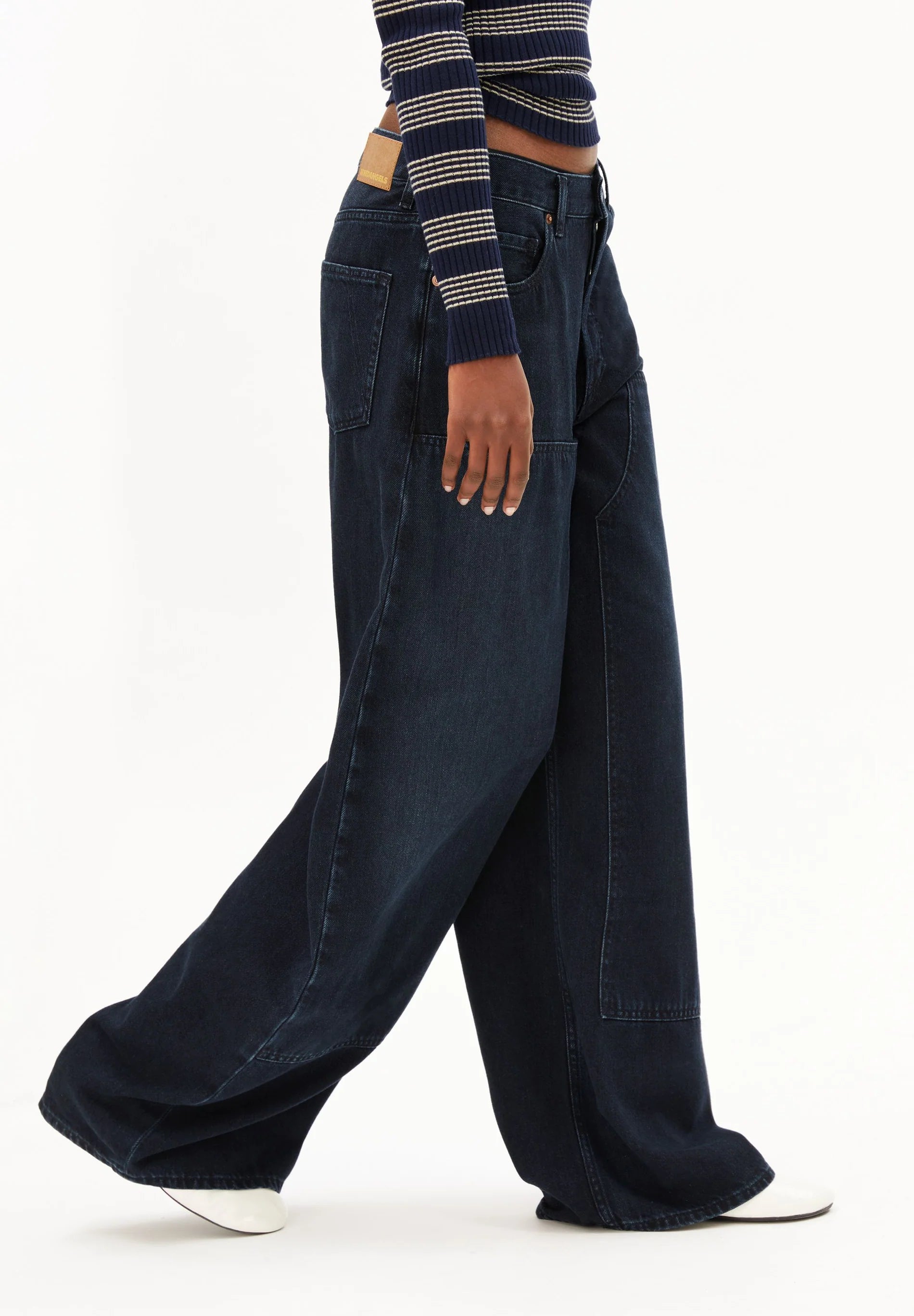 Aalthea Mid Waist Barrel Jean Fluid Ink | ARMEDANGELS