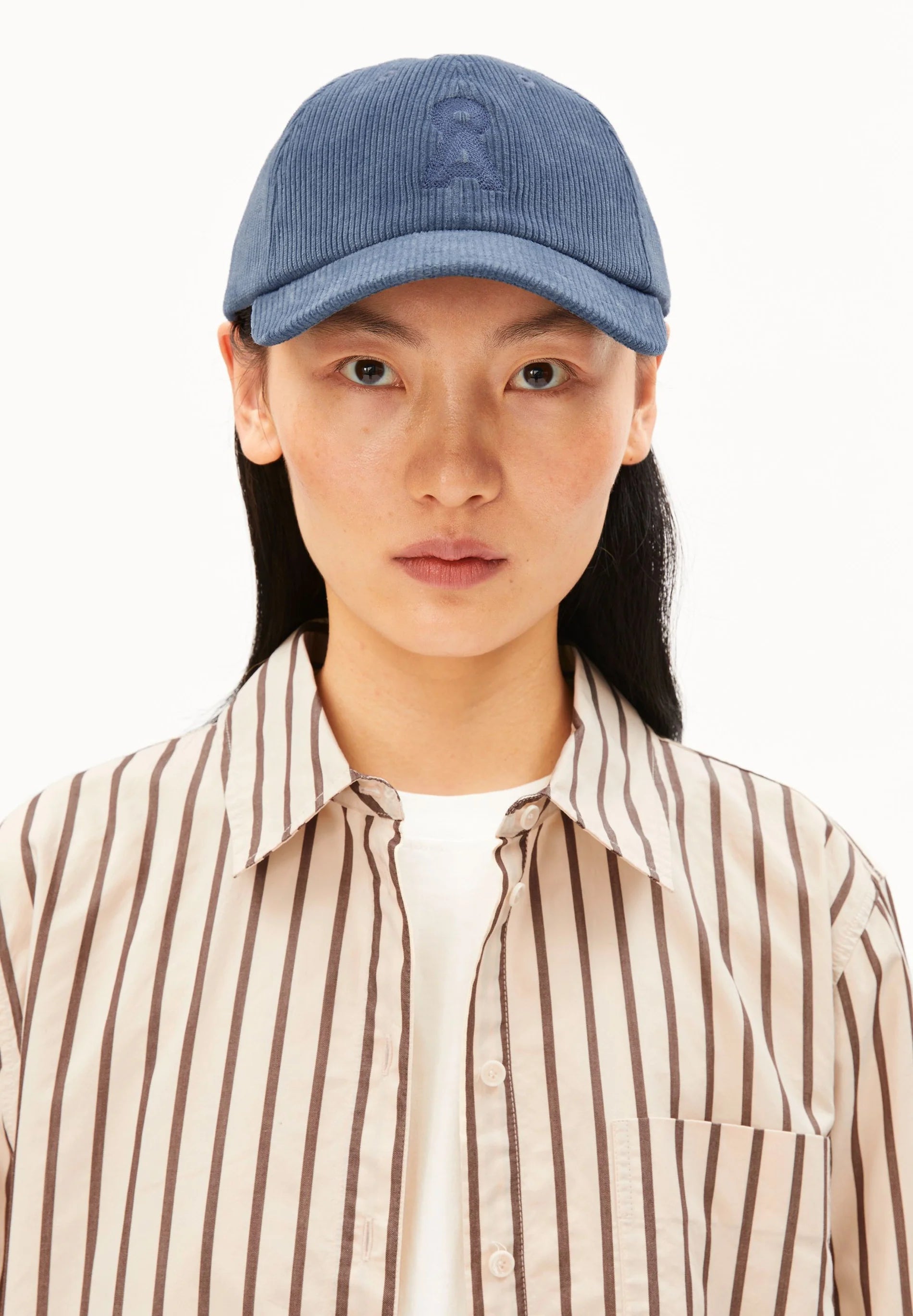Women’s Yenaas heavy corduroy cap in dusty moon color by ARMEDANGELS, featuring a stylish, textured design and adjustable fit.
