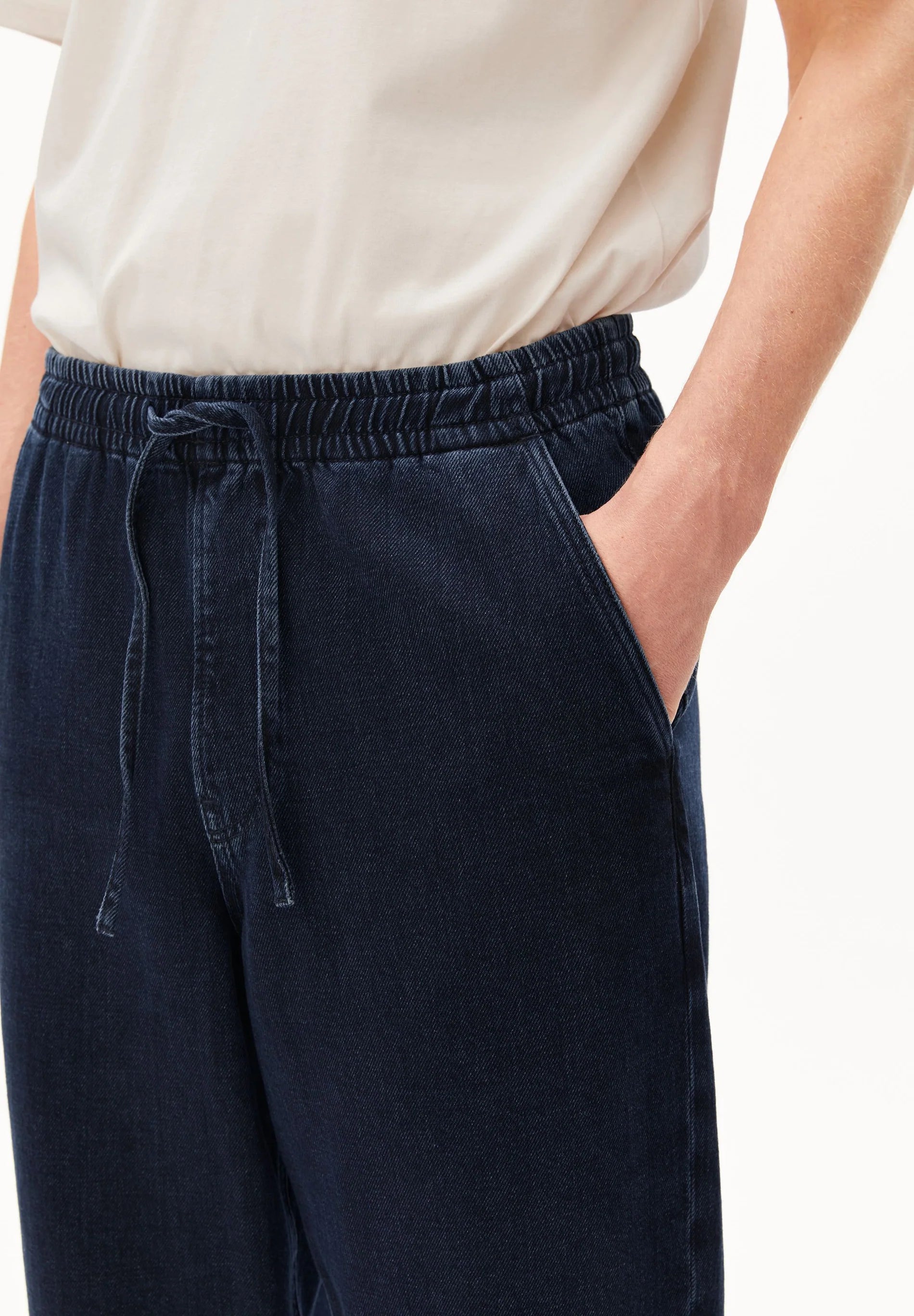 PULL-ON TAPERED JEANS Organic cotton blend Lolite | ARMEDANGELS