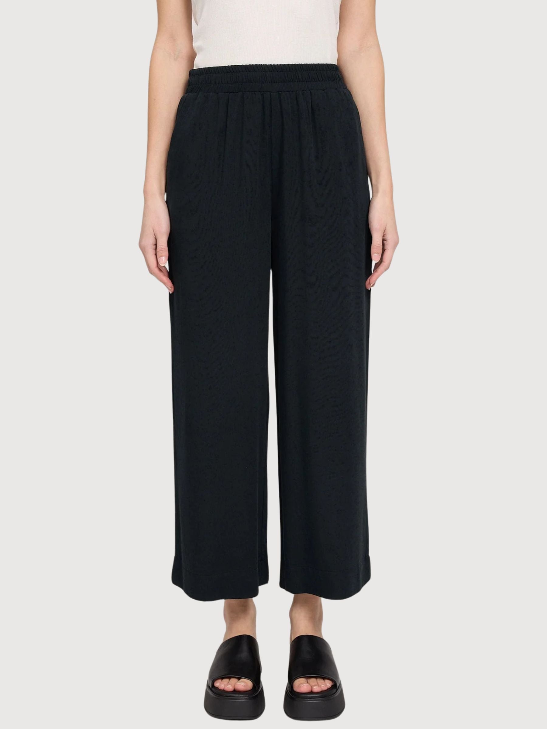 Pantaloni da donna a gamba larga in viscosa neri | MAZINE