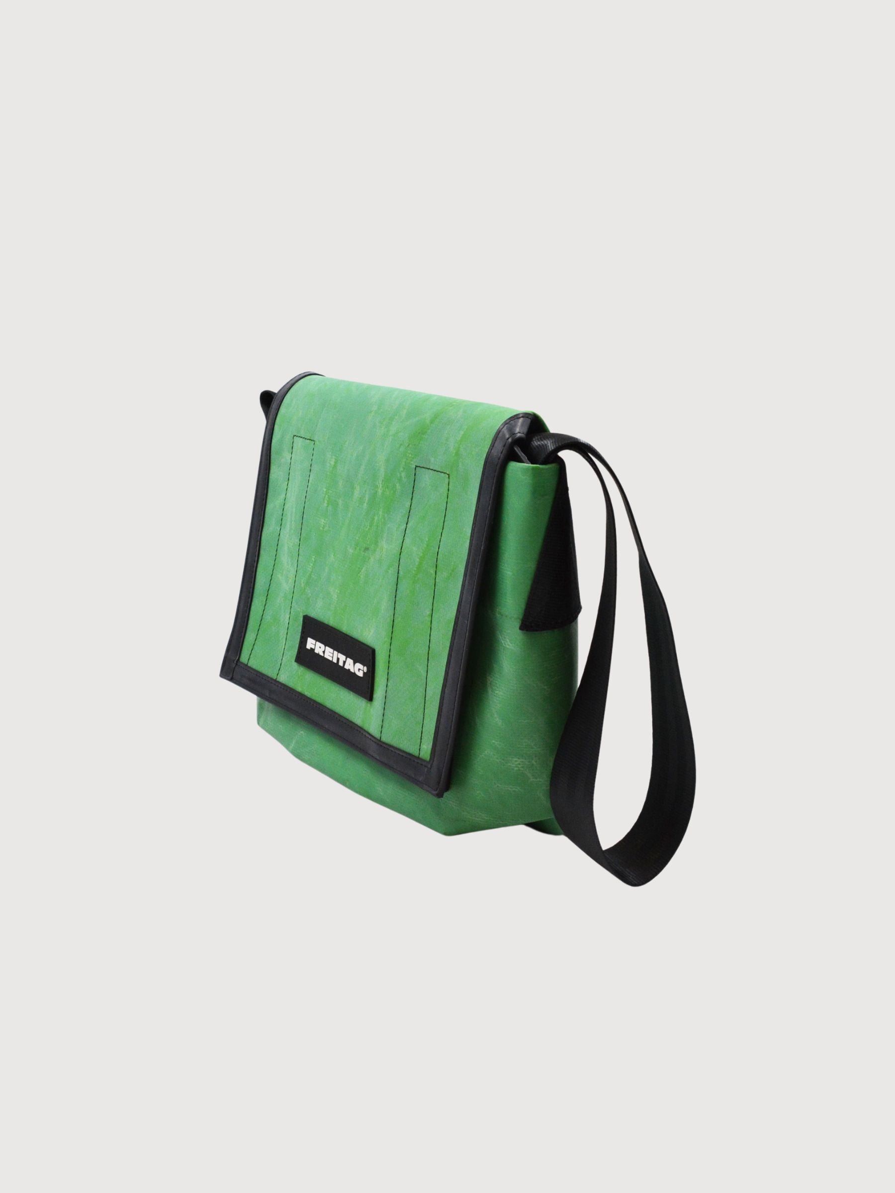 F11 LASSIE Messenger Bag Green | FREITAG