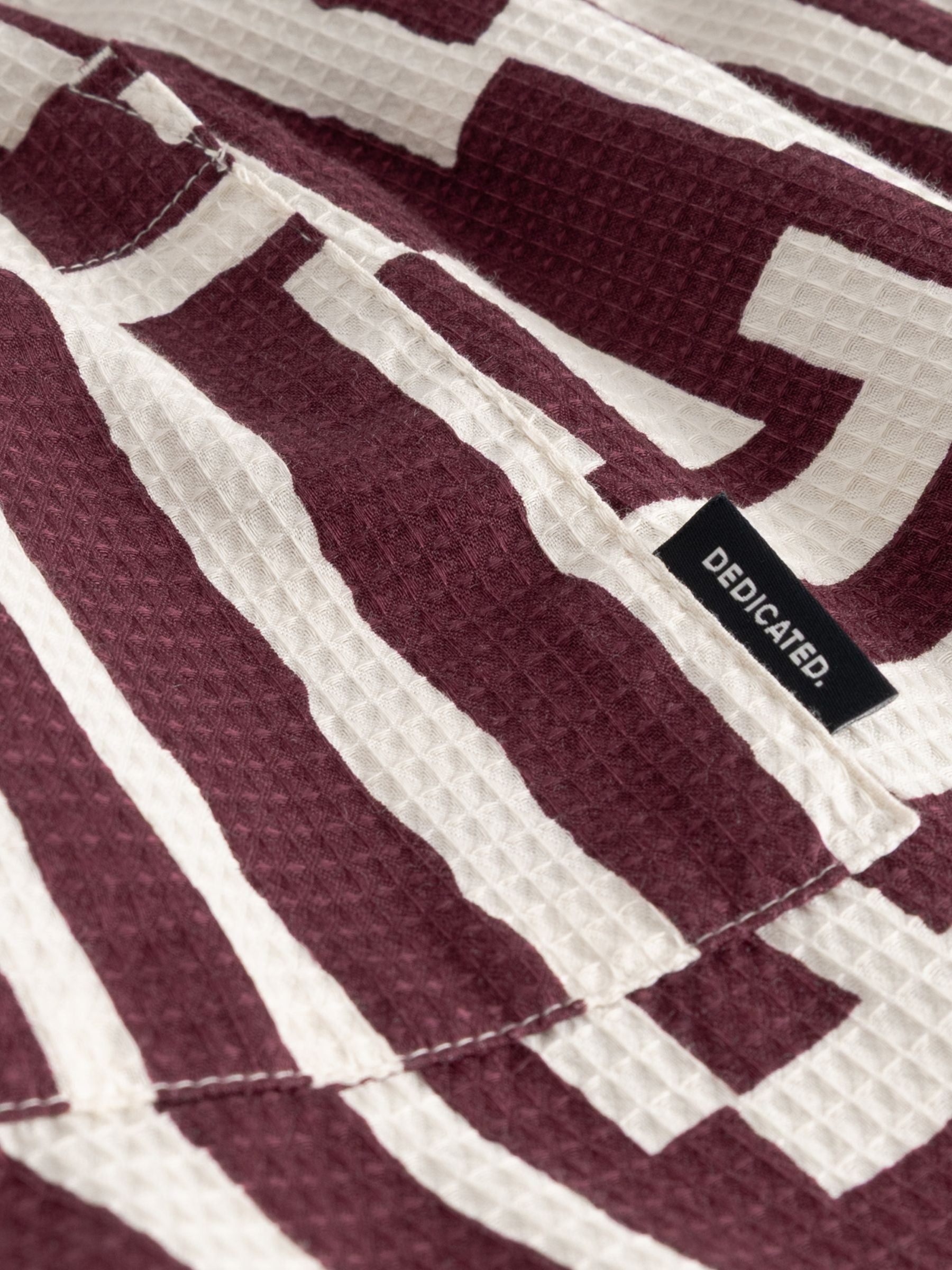 Shorts Essingen Lines & Sticks Fig Red | Dedicated