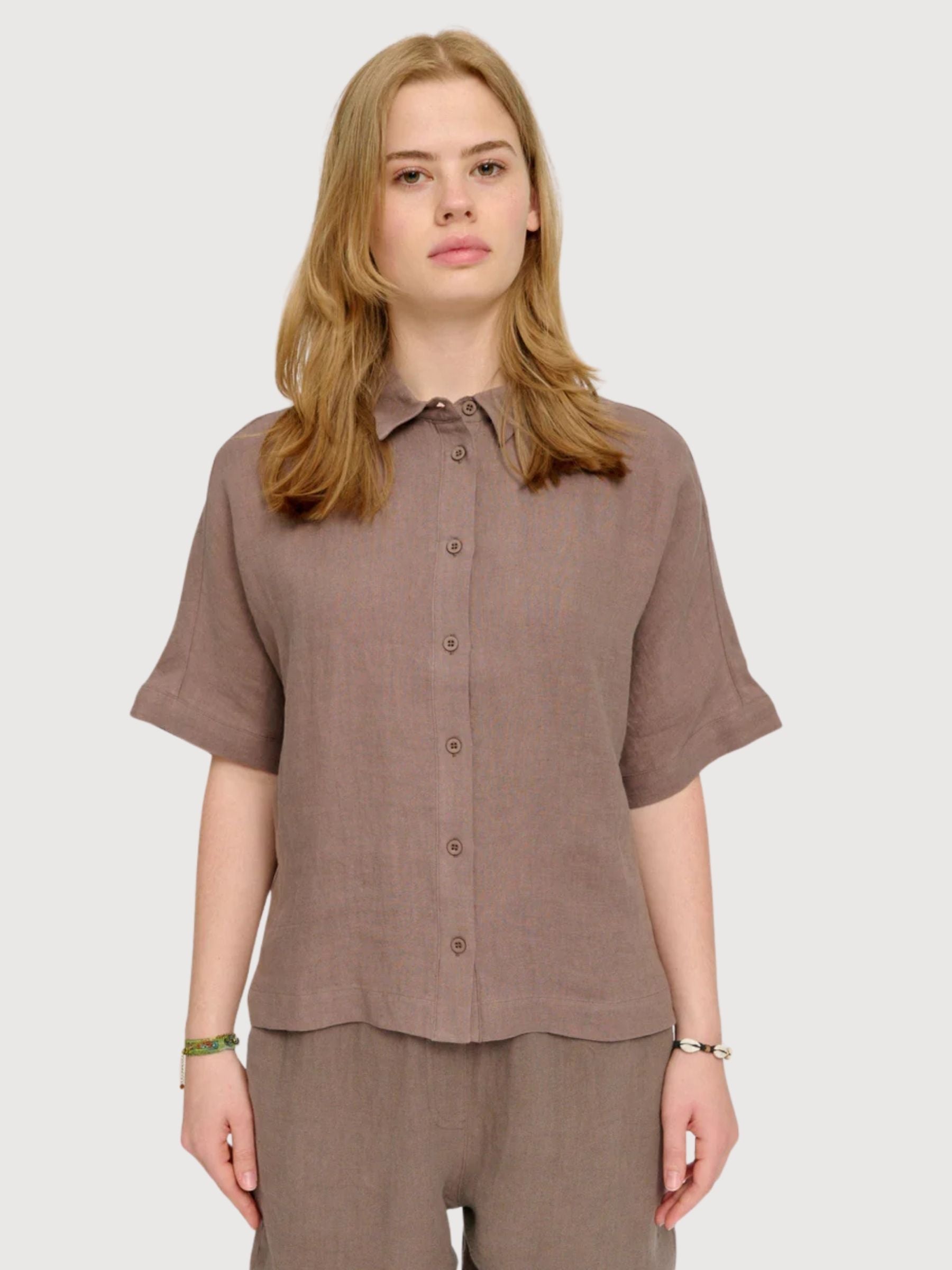 Camicia a maniche corte da donna in lino grigio e marrone | Mazine