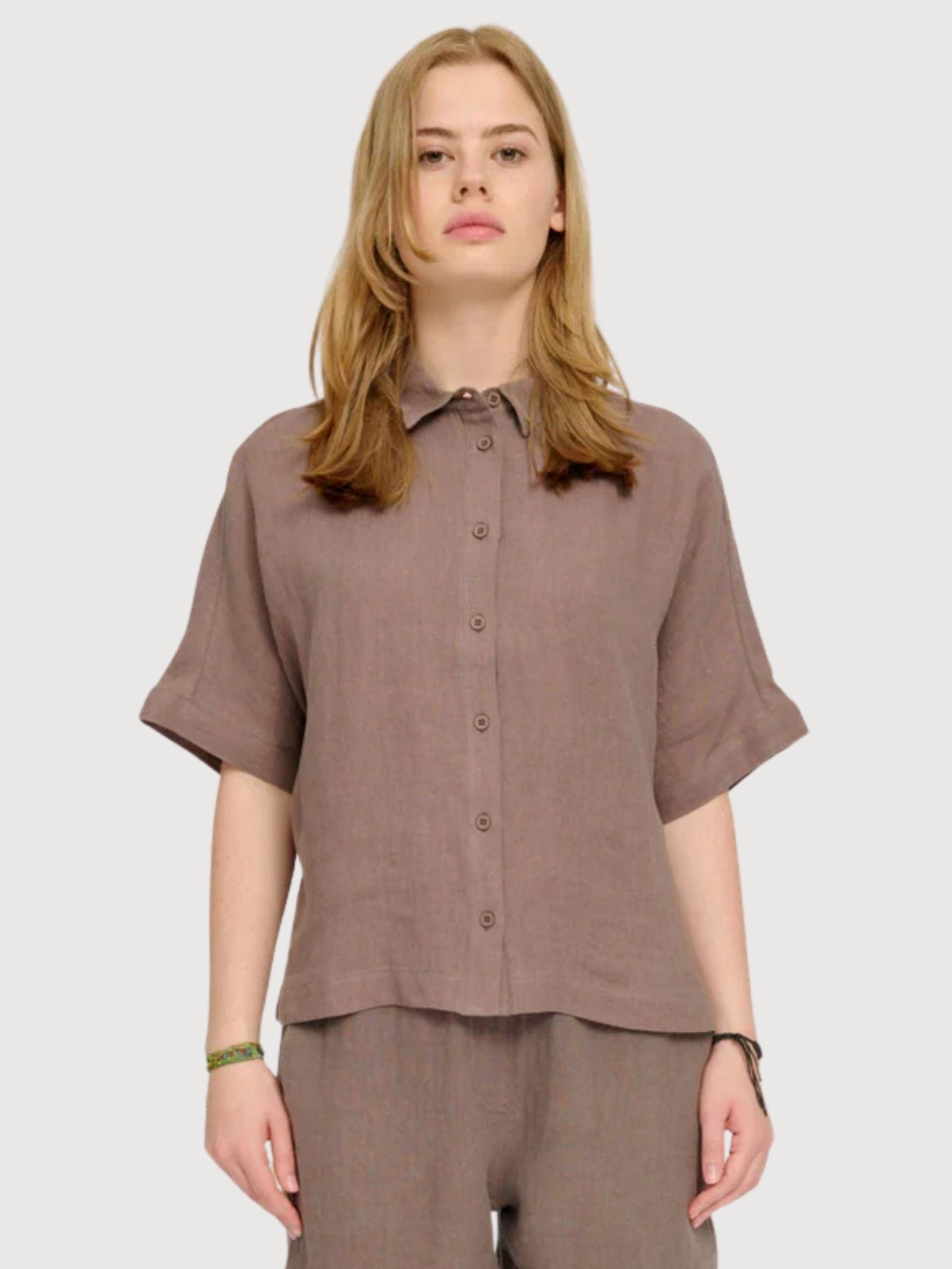 Camicia a maniche corte da donna in lino grigio e marrone | Mazine