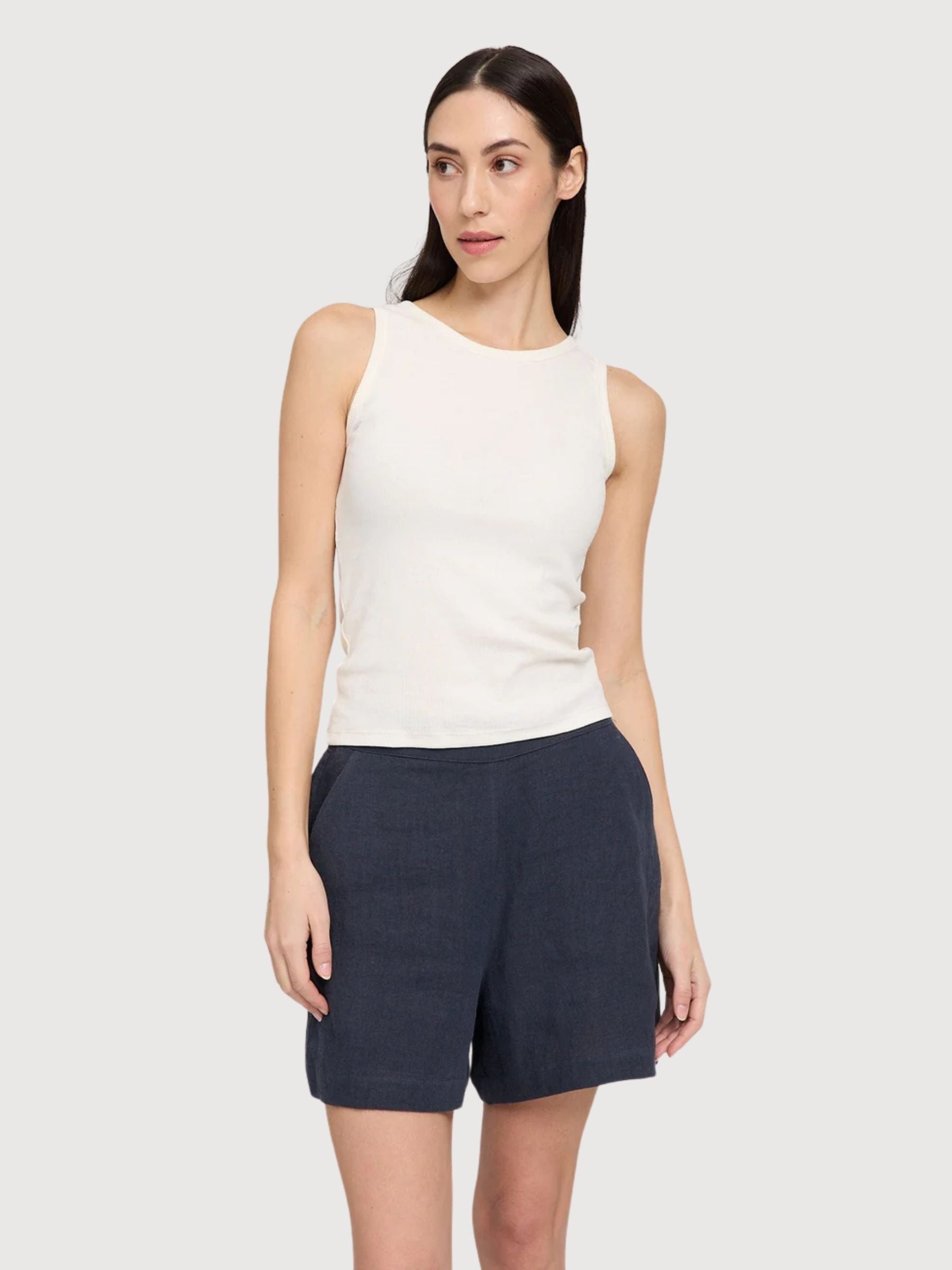 Pantaloncini da donna in lino blu inchiostro | Mazine