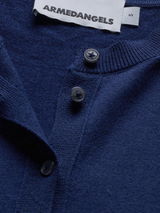 FEINSTRICK-CARDIGAN Tinted Navy | ARMEDANGELS