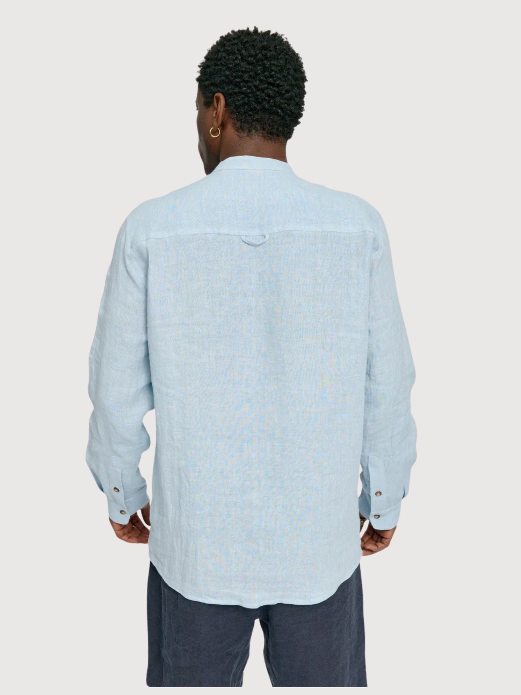 Camicia da uomo con colletto alto in lino blu pastello | Mazine