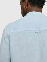 Camicia da uomo con colletto alto in lino blu pastello | Mazine