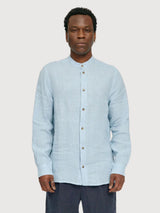 Camicia da uomo con colletto alto in lino blu pastello | Mazine