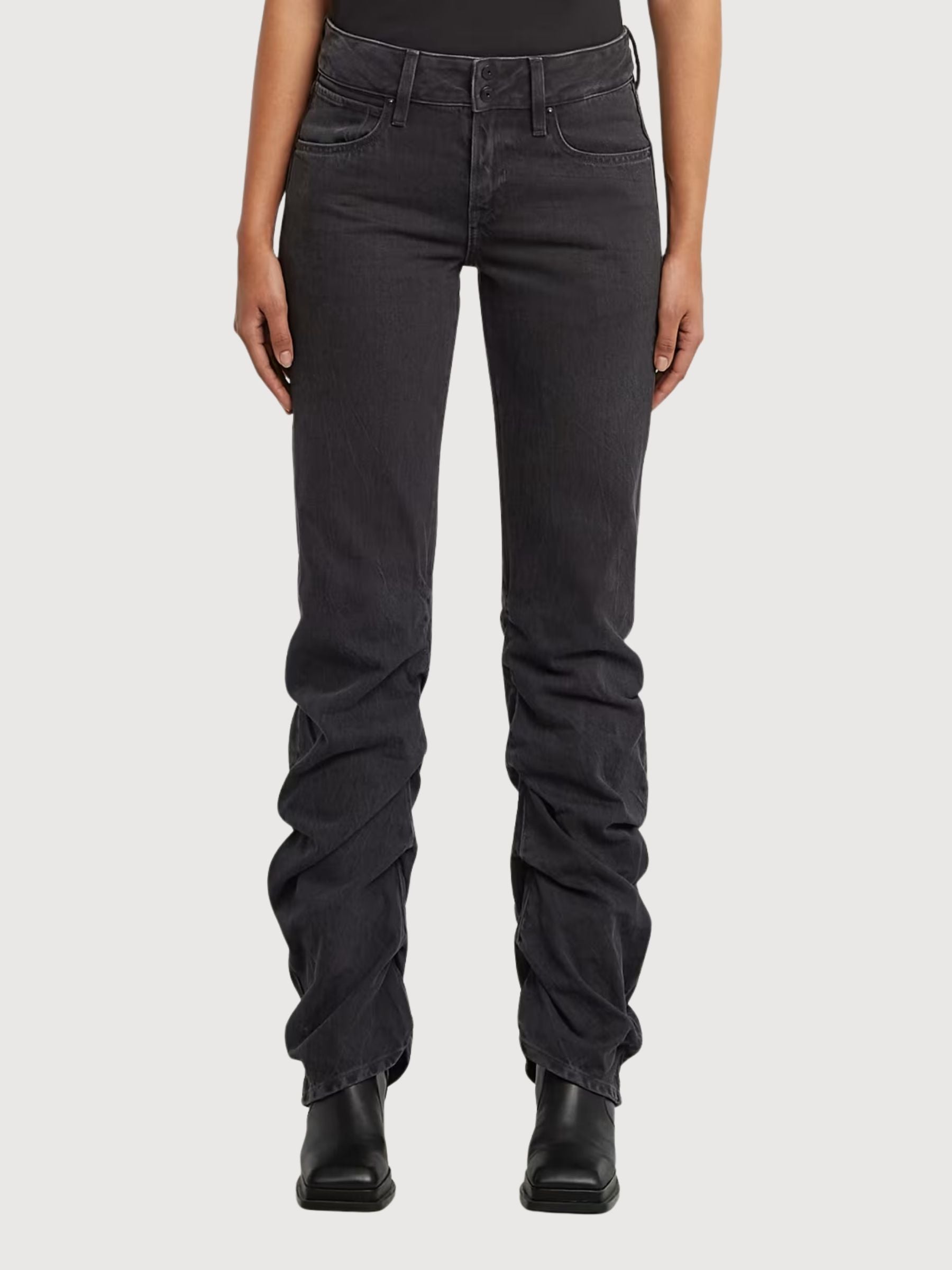 Jeans a zampa indossati da una donna di colore | G-Star