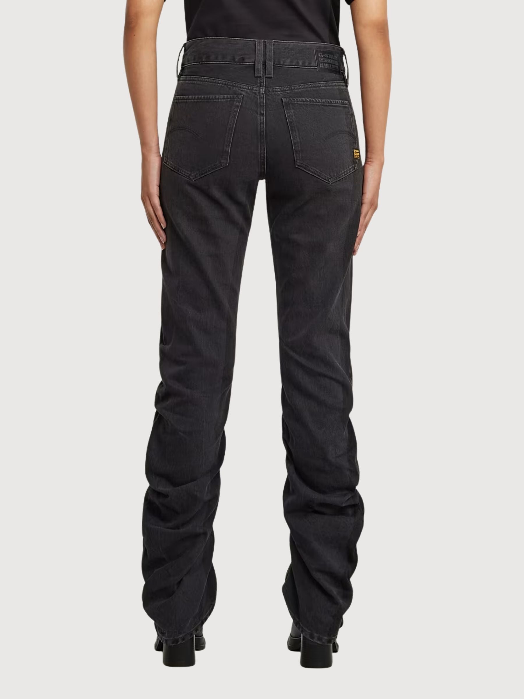 Jeans a zampa indossati da una donna di colore | G-Star