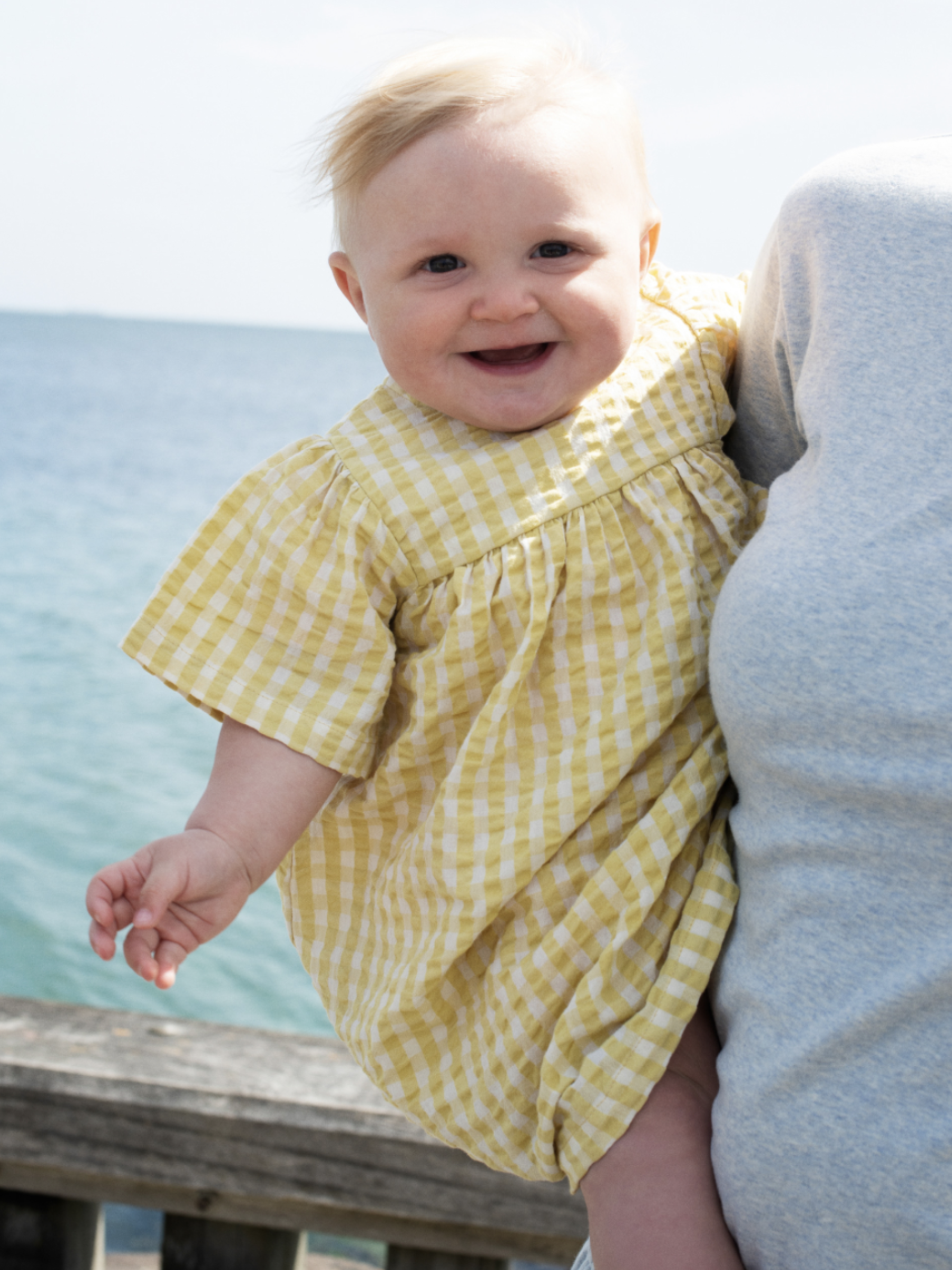 Vestitino Baby Flair a quadri color limone in cotone biologico leggero | SERENDIPITY