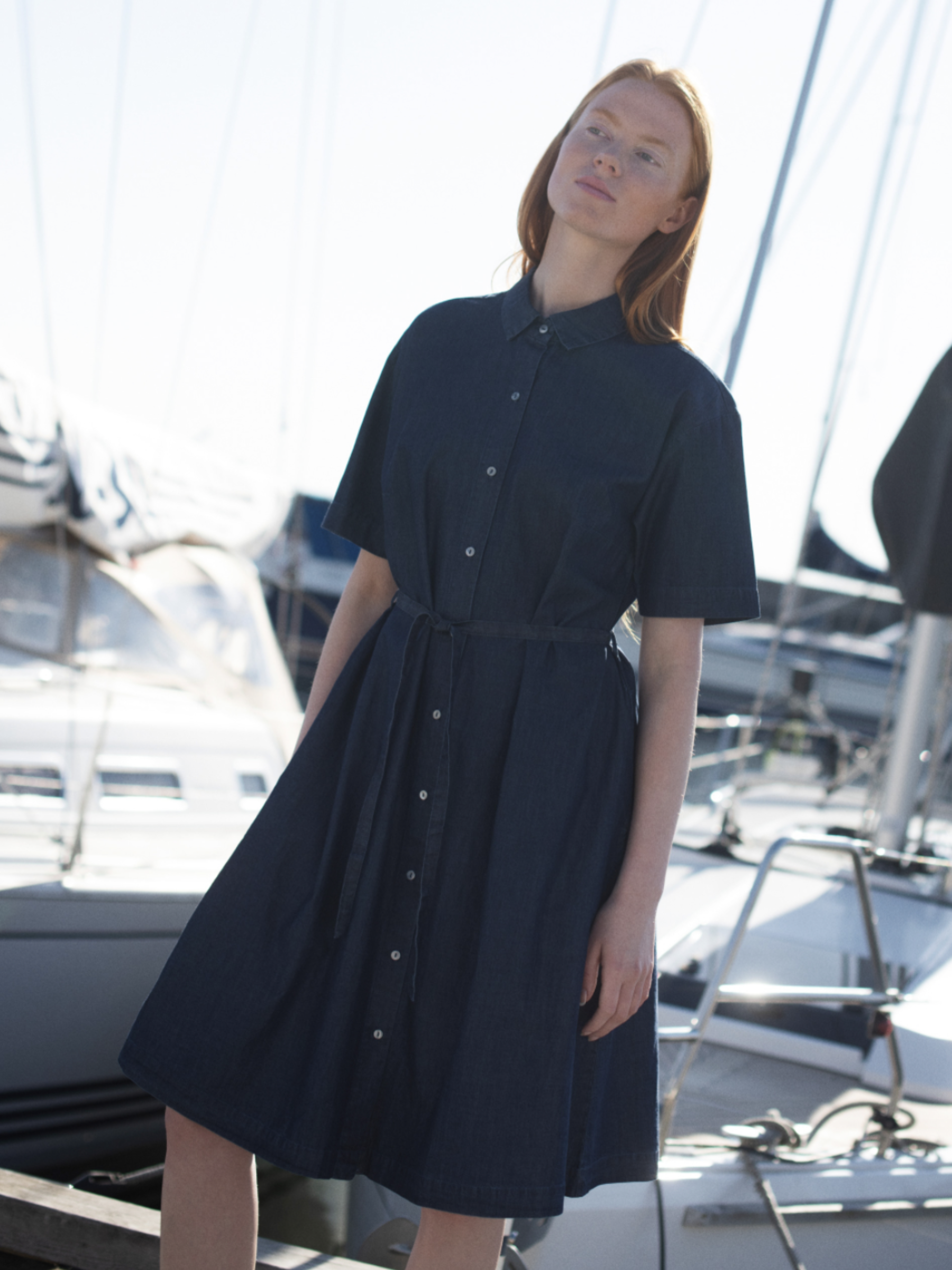 Abito camicia da donna in denim scuro di cotone biologico | SERENDIPITY