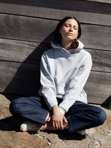 Felpa con cappuccio da donna color nebbia in cotone biologico | SERENDIPITY