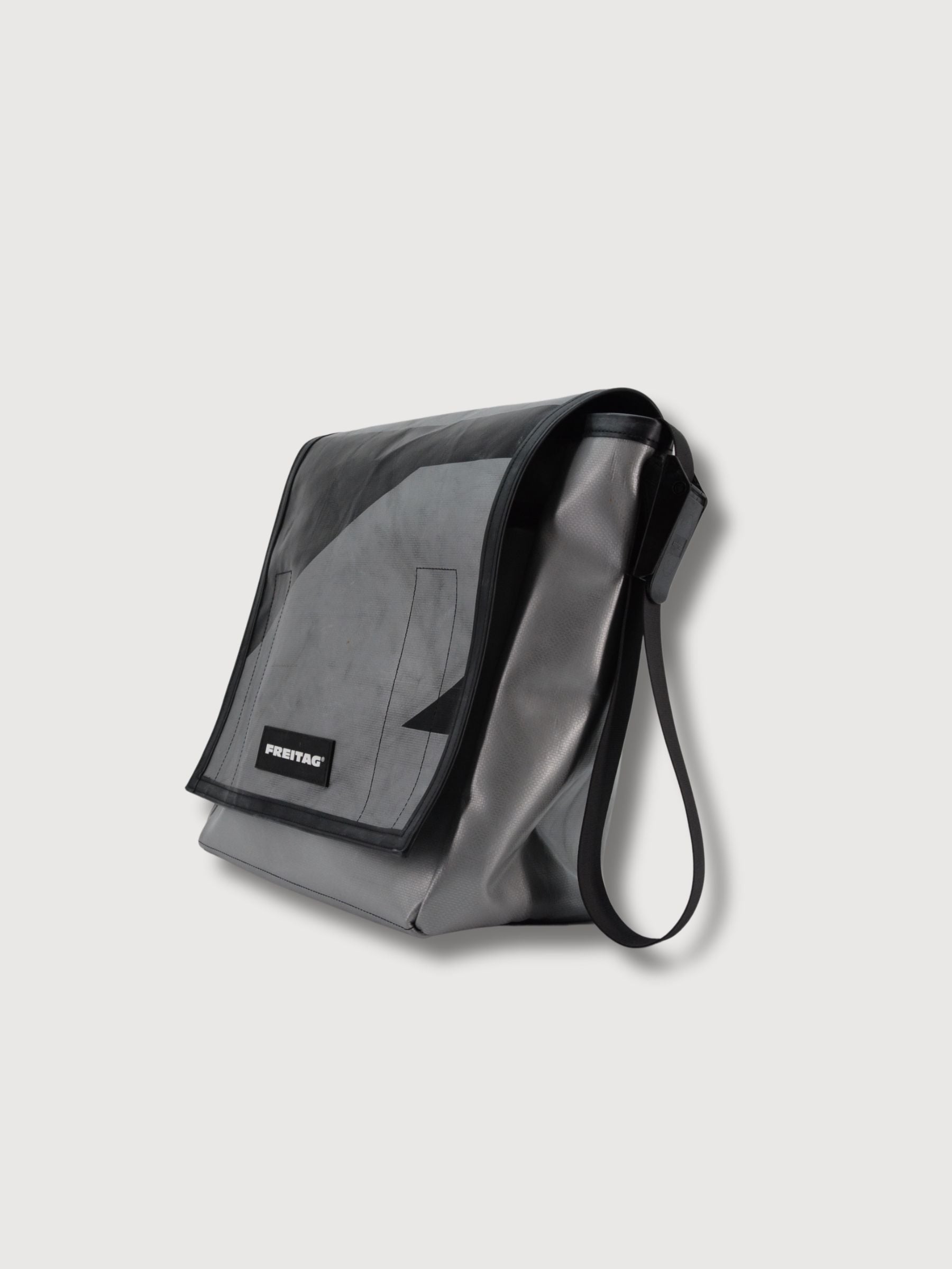 F21 Night Club Borsa Grey/Black in teloni per camion usati | Freitag
