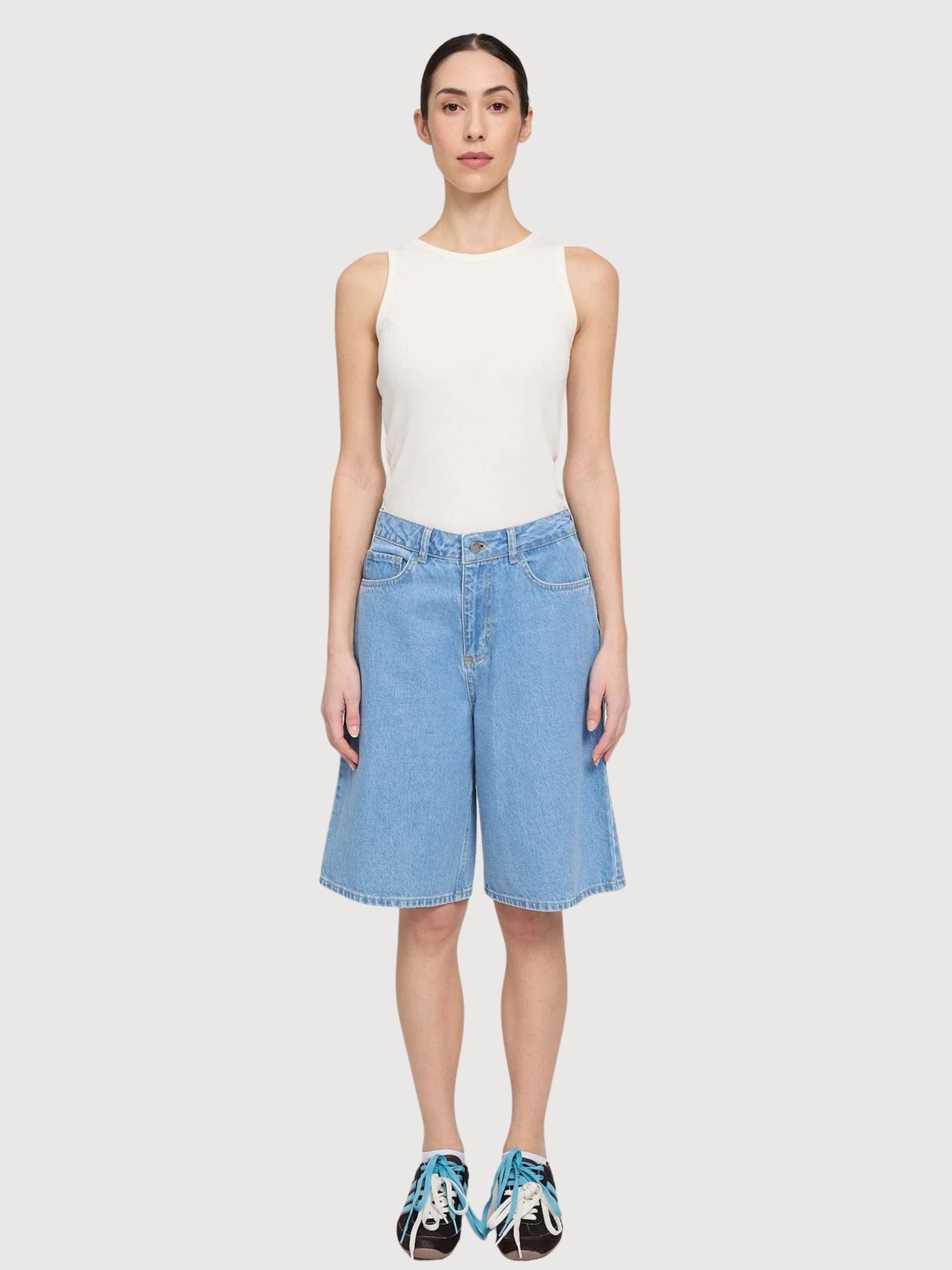 Shorts Bermuda in denim da donna lavaggio azzurro| MAZINE