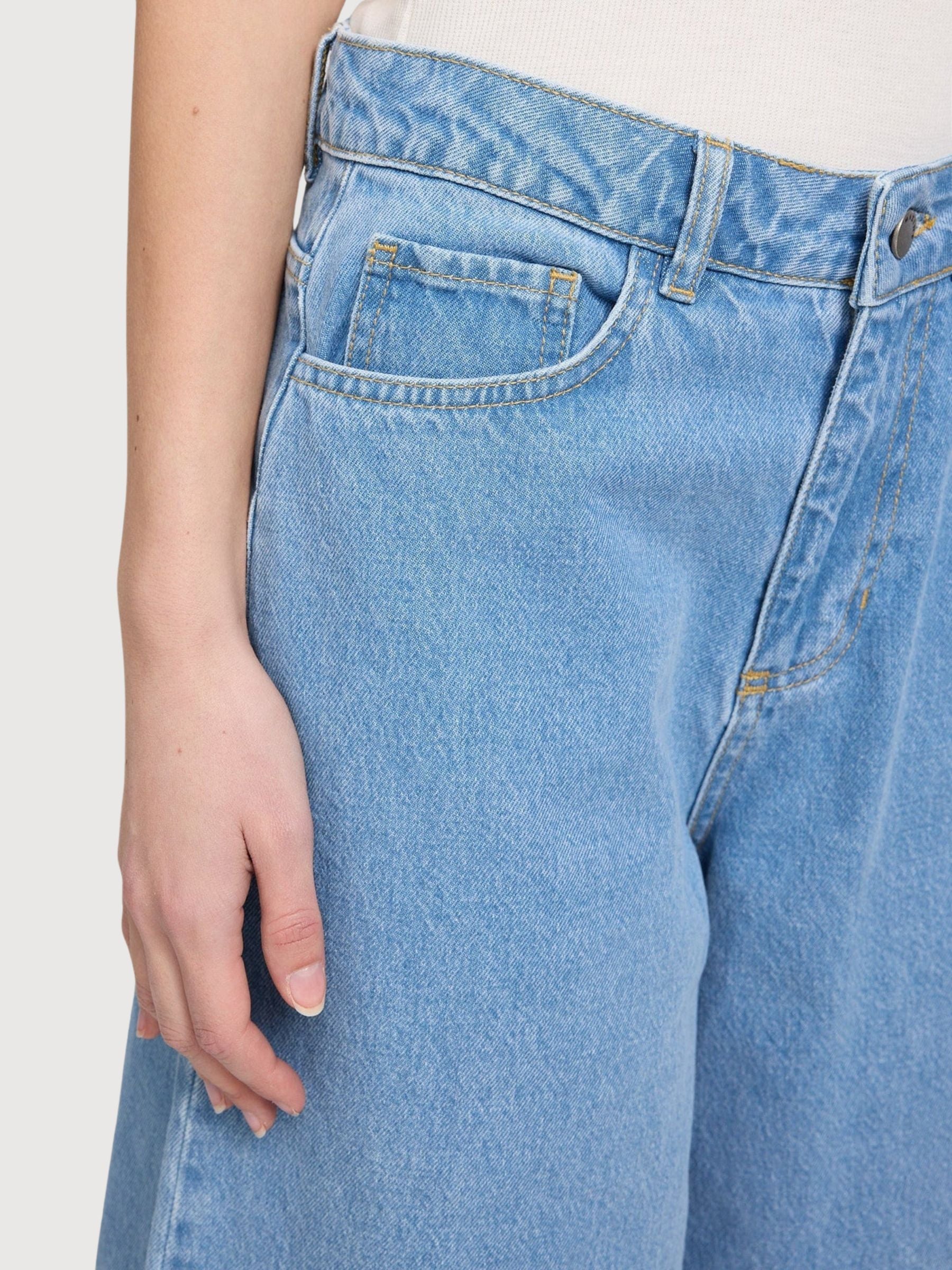 Shorts Bermuda in denim da donna lavaggio azzurro| MAZINE