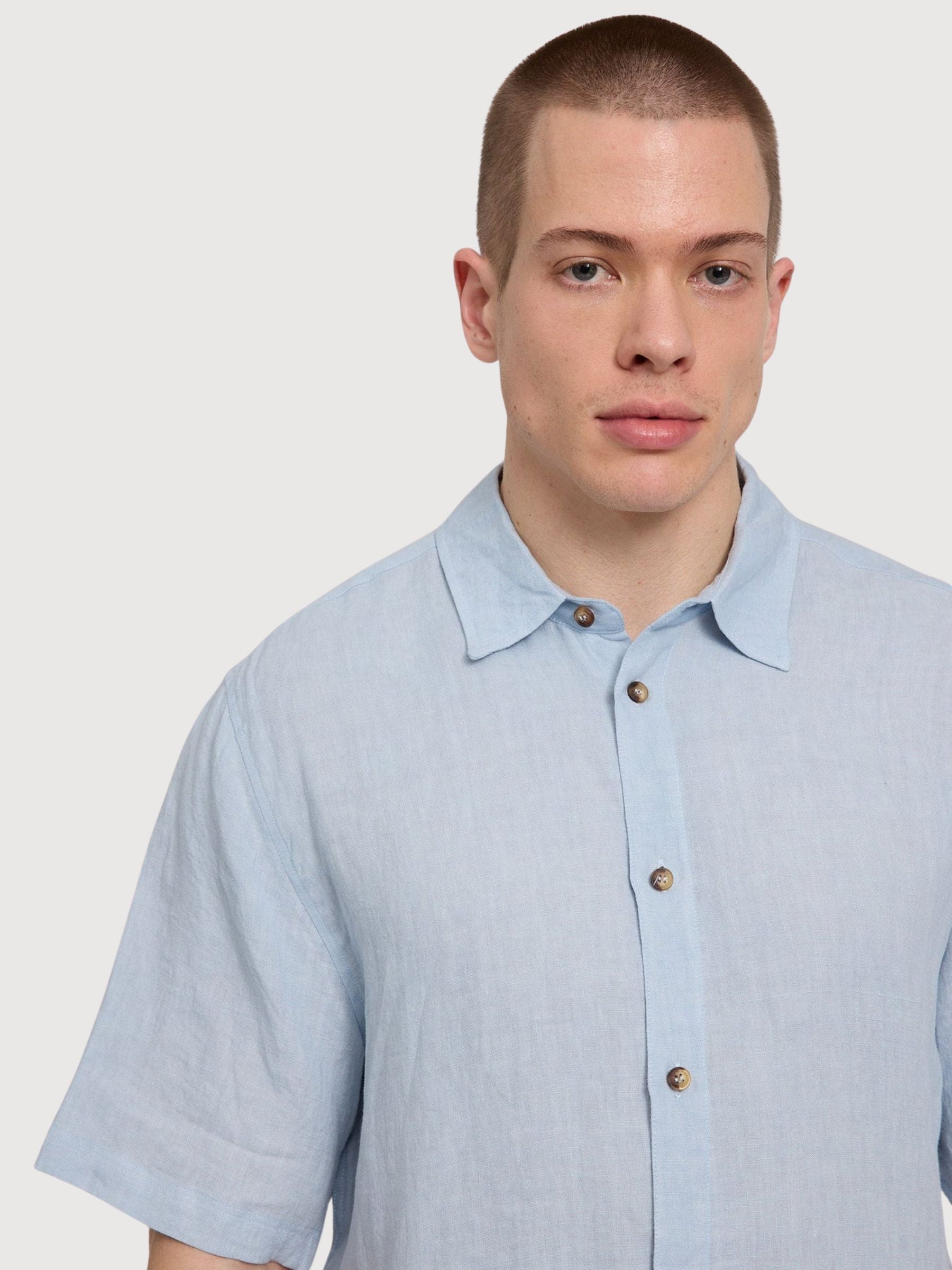 Camicia a maniche corte in lino da uomo azzurro pastello | Mazine