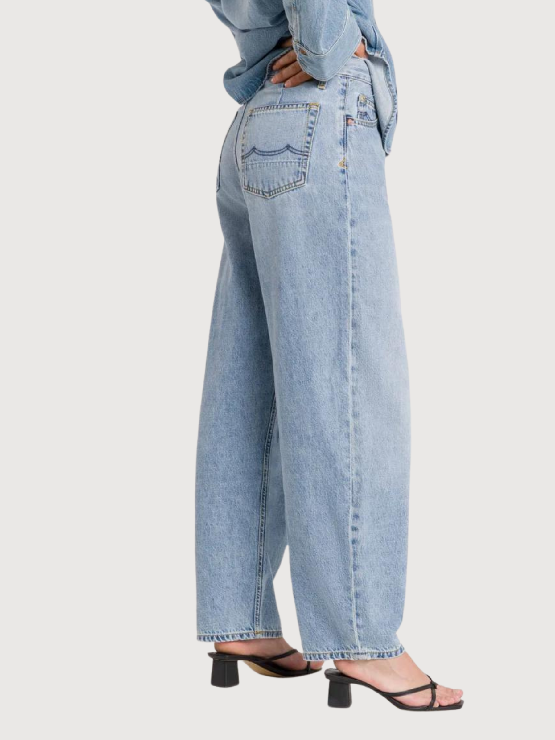 Leila Cropped Woman Jeans | KING OF INDIGO