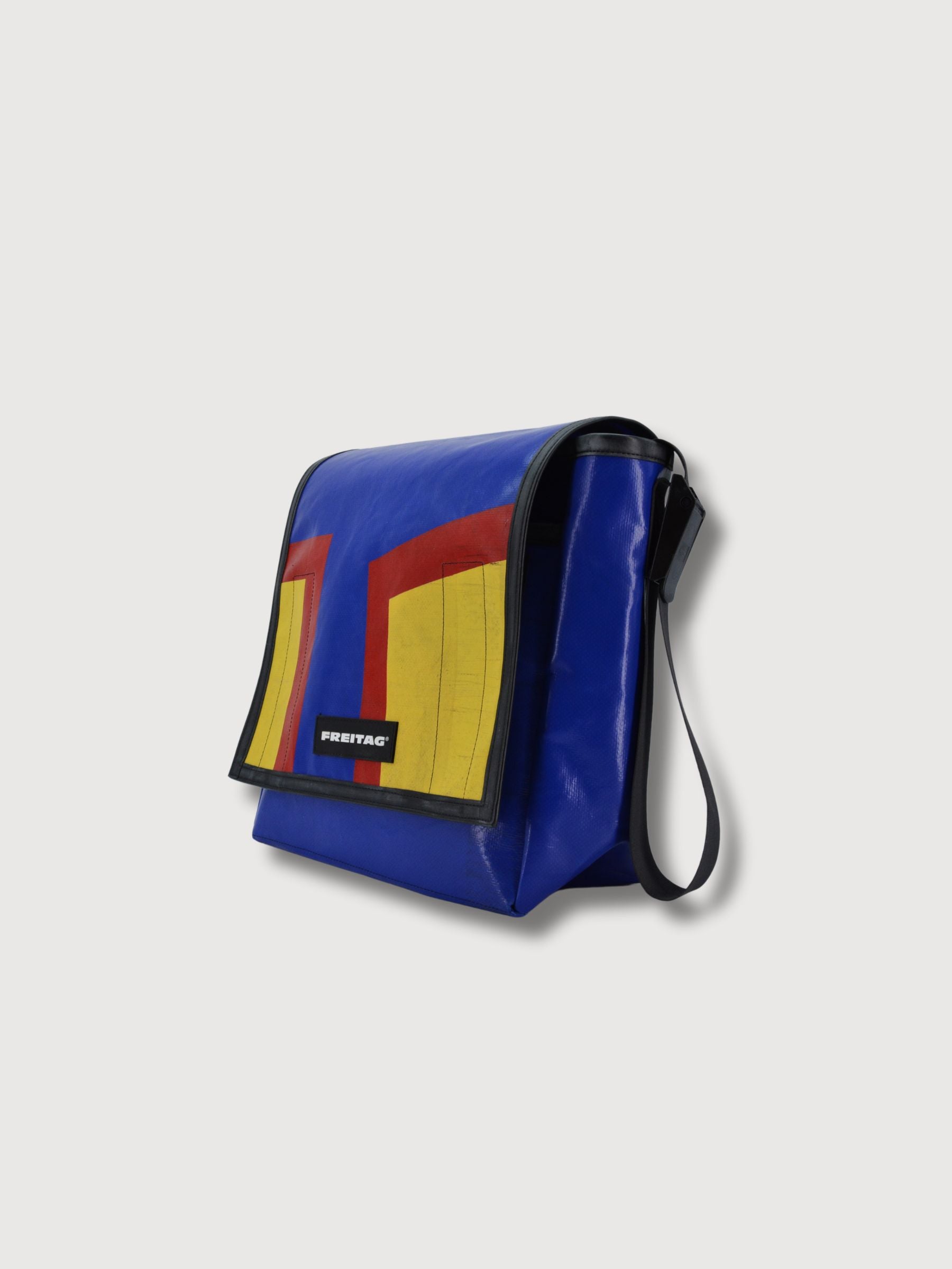 F21 Night Club Blue/Multicolor Bag In Used Truck Tarps | Freitag