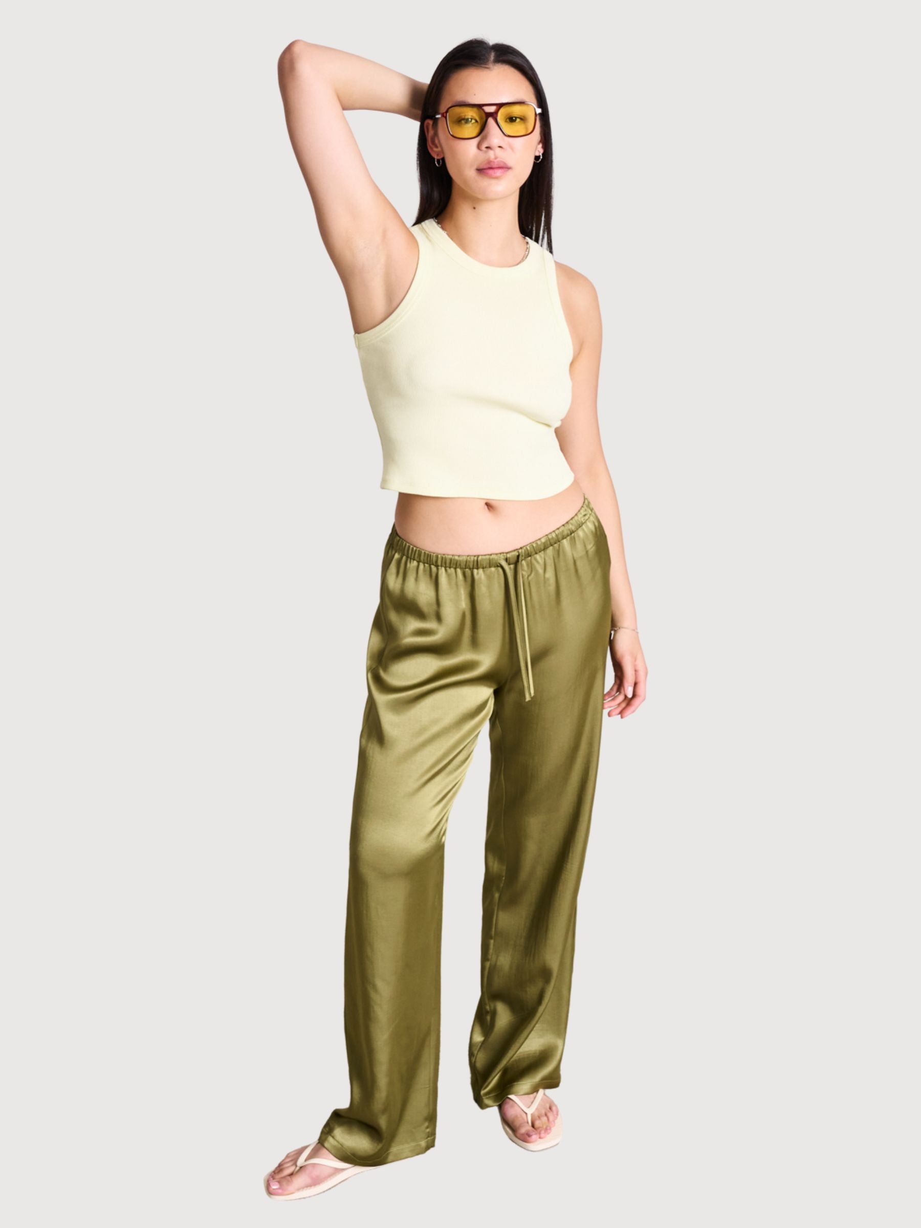 Hose FRIS Grün aus Vegan Satin | JAN 'N JUNE