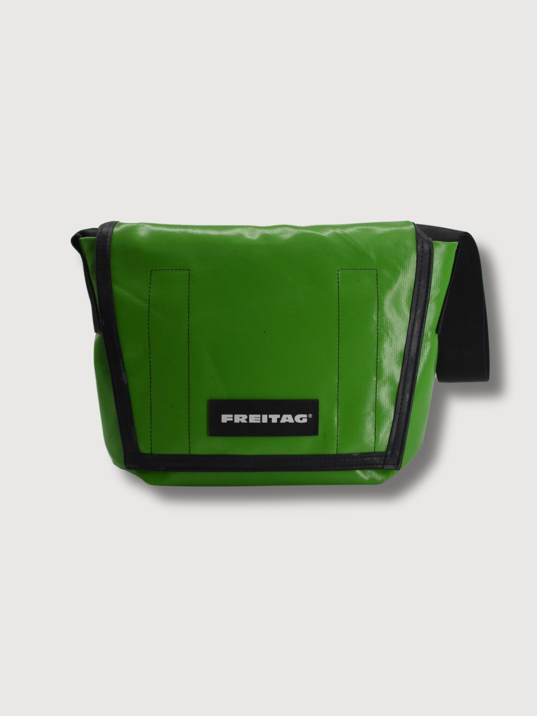 Bag F11 Lassie Green in gebrauchten LKW -Tarps | Freitag