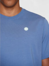 T-Shirt Loke Badge Blau aus Bio-Baumwolle | Knowledge Cotton Apparel