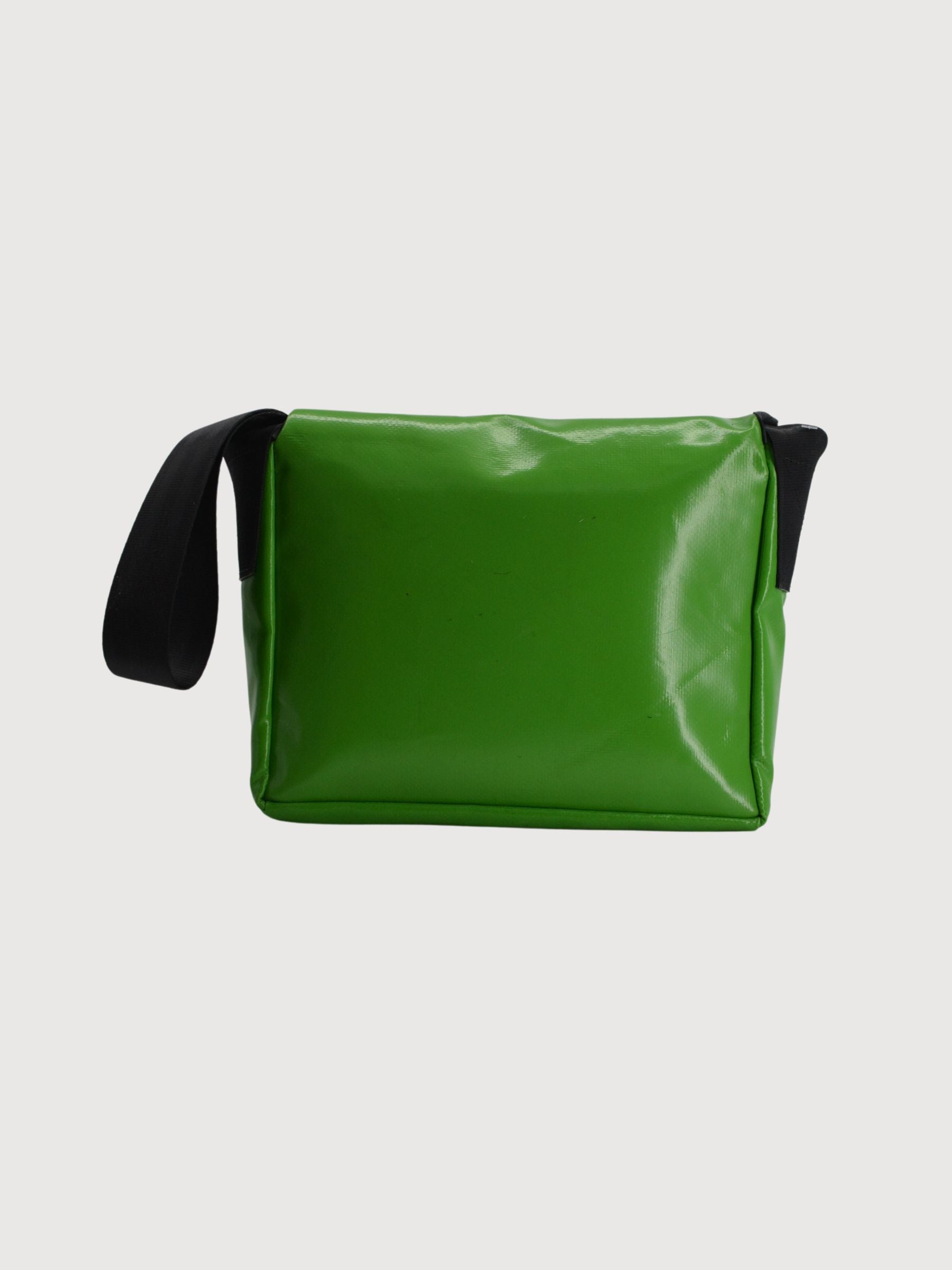 Bag F11 Lassie Green in gebrauchten LKW -Tarps | Freitag