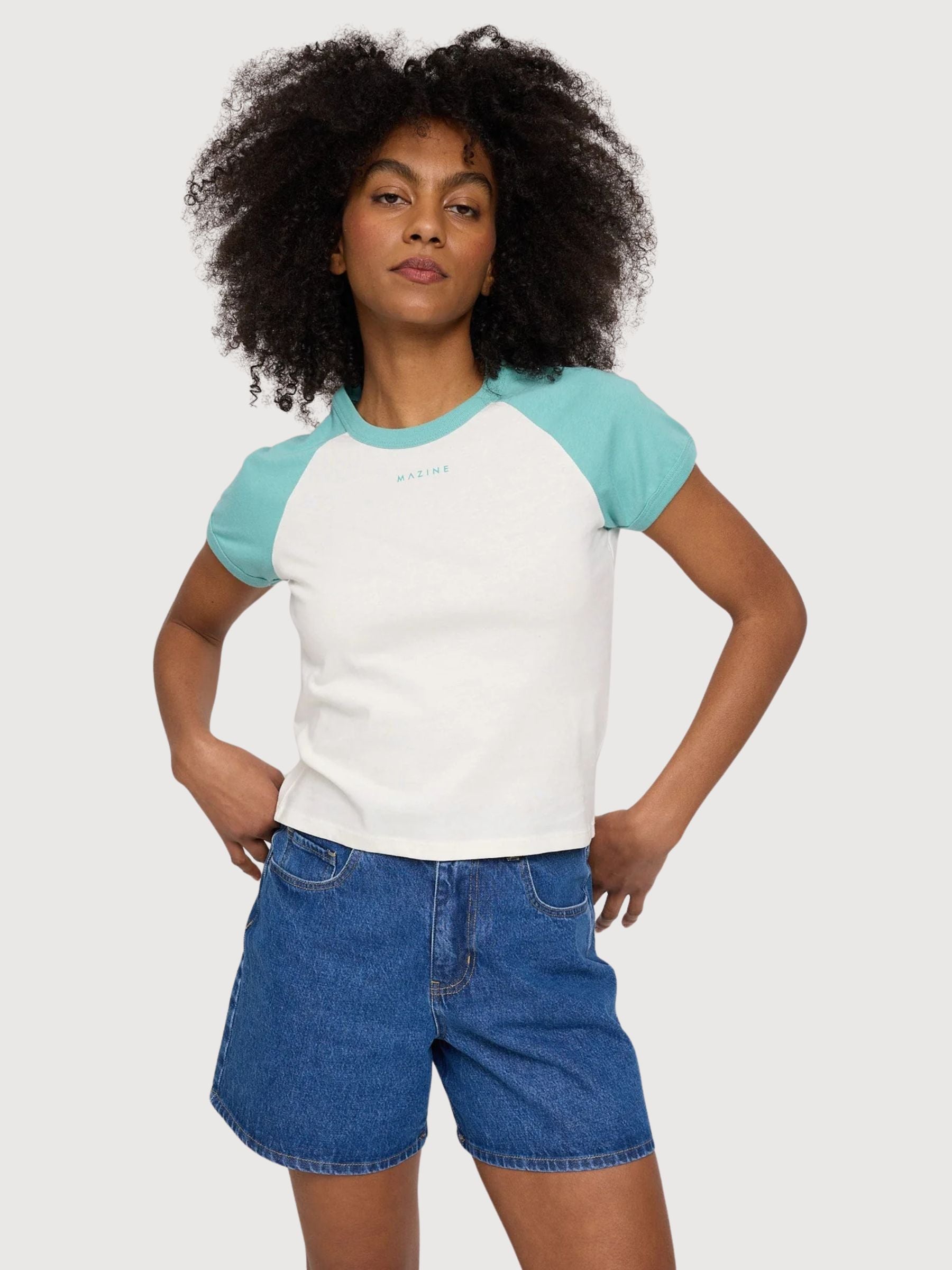 T-shirt con maniche a contrasto turchese/bianco | Rivista