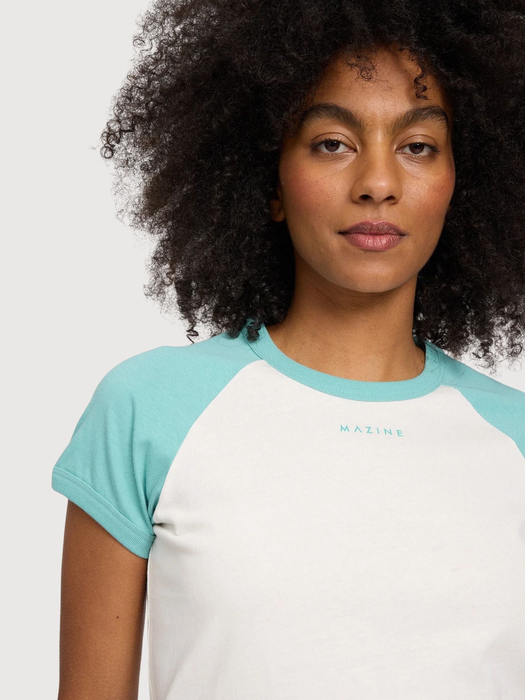 T-shirt con maniche a contrasto turchese/bianco | Rivista