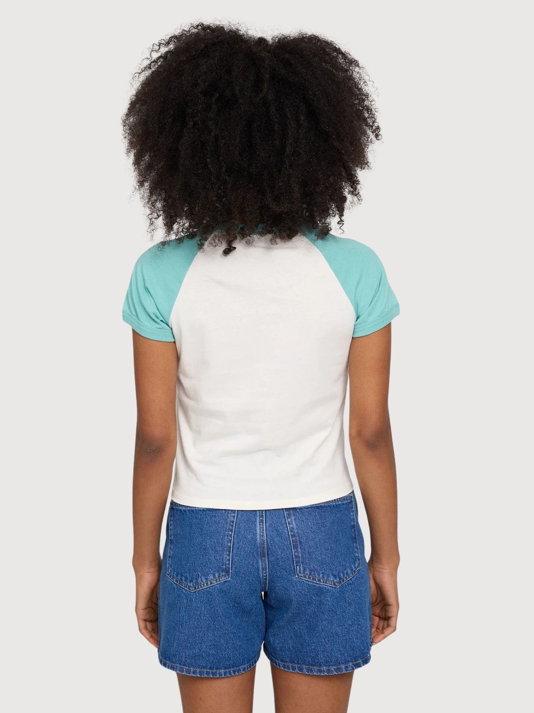 T-shirt con maniche a contrasto turchese/bianco | Rivista