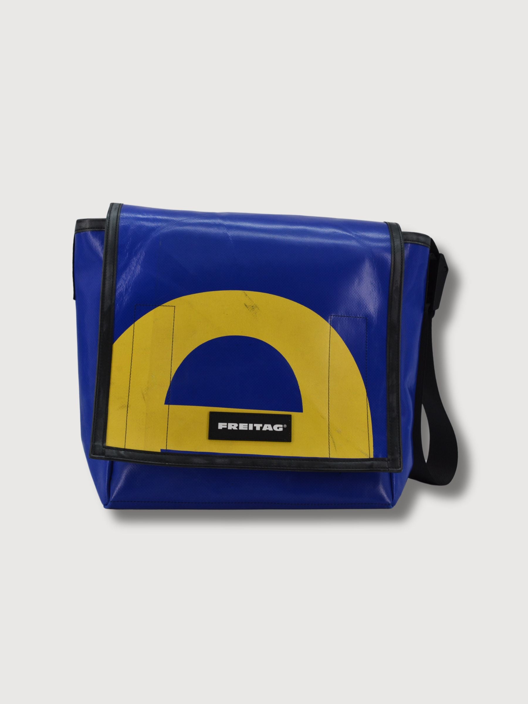 F21 Night Club Blue/Yellow Bag In Used Truck Tarps | Freitag