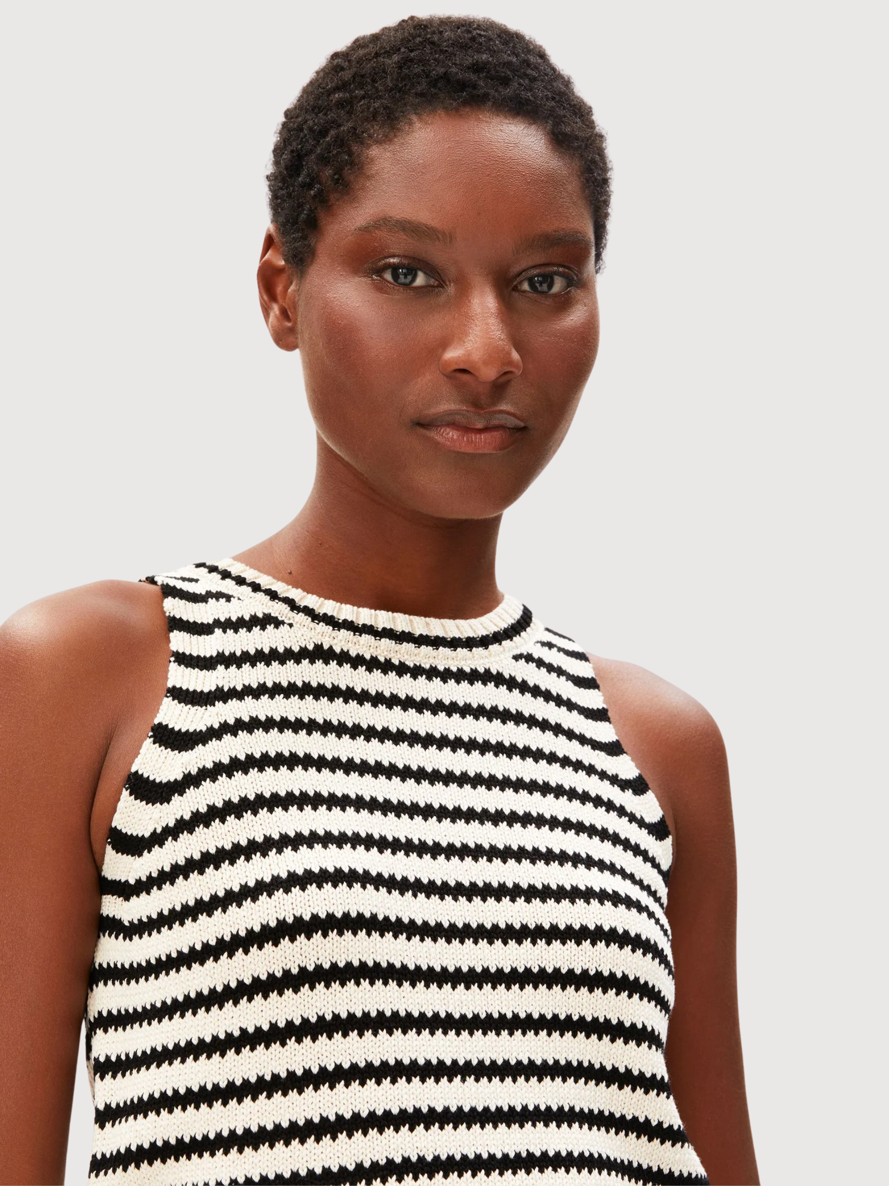 Top a maglia a righe nero non tinto | Armedangels