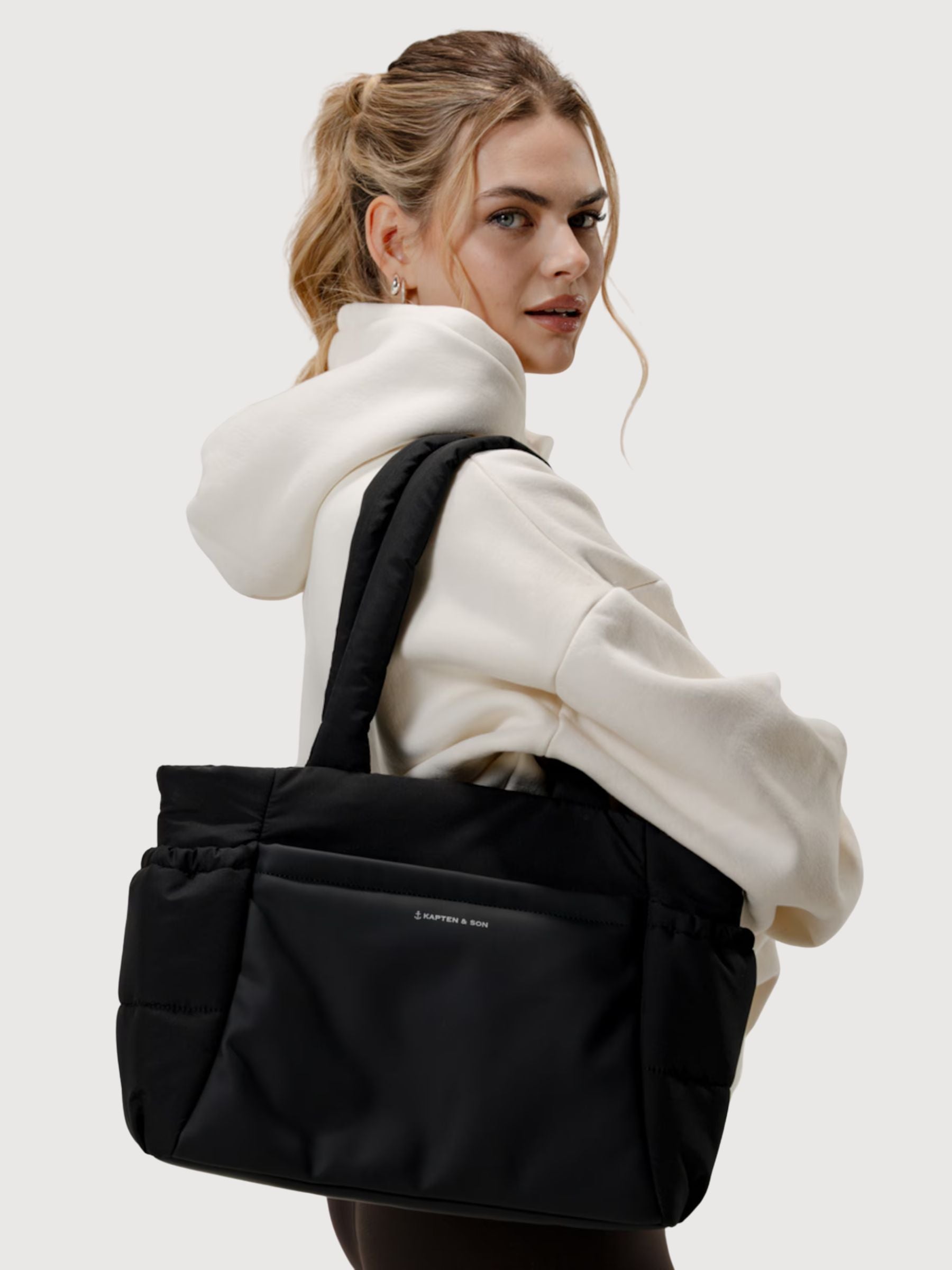 Hellvi Cloud Medium Tasche Schwarz | Kapten & Son