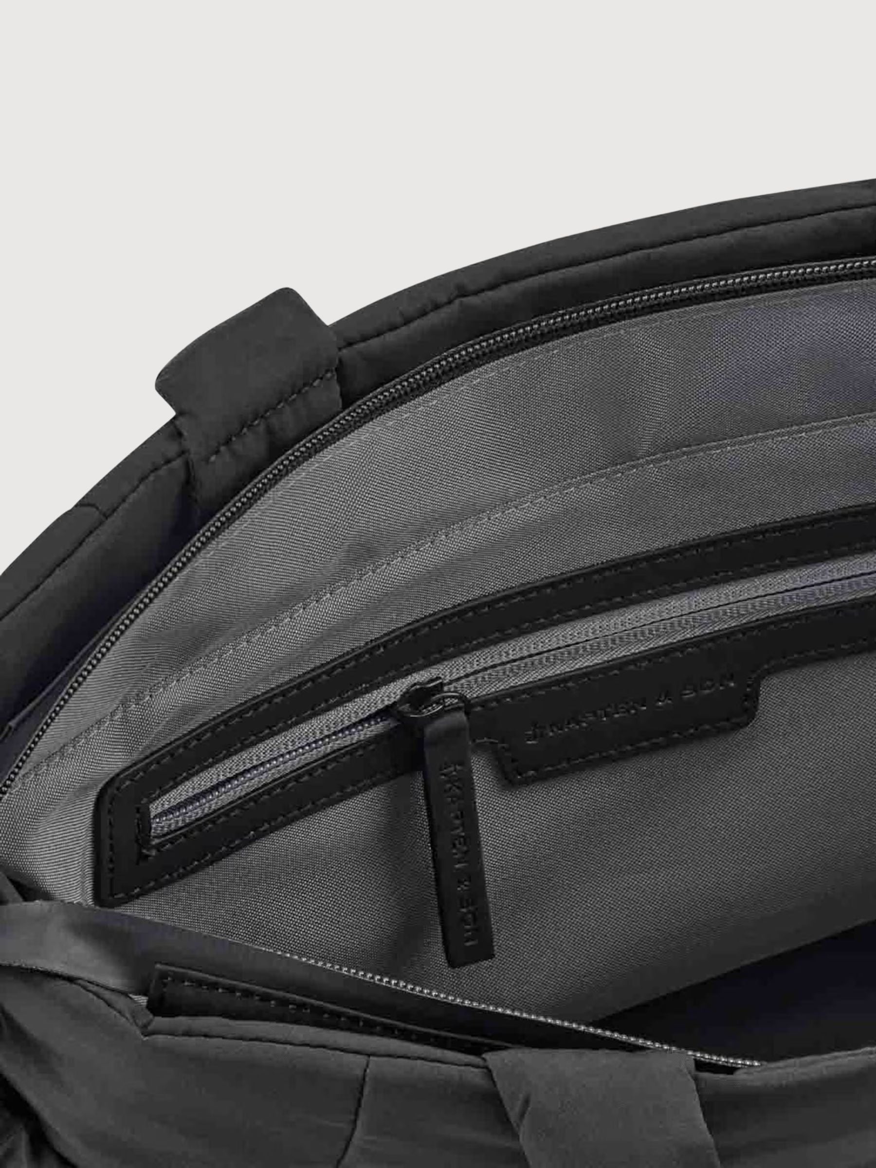 Hellvi Cloud Medium Tasche Schwarz | Kapten & Son