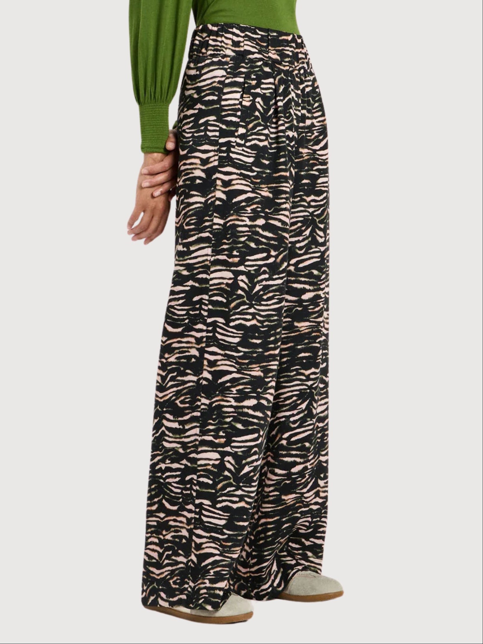 Lanius wide-leg trousers with bold animal print fabric, high waist, and relaxed fit for a stylish, comfortable look.