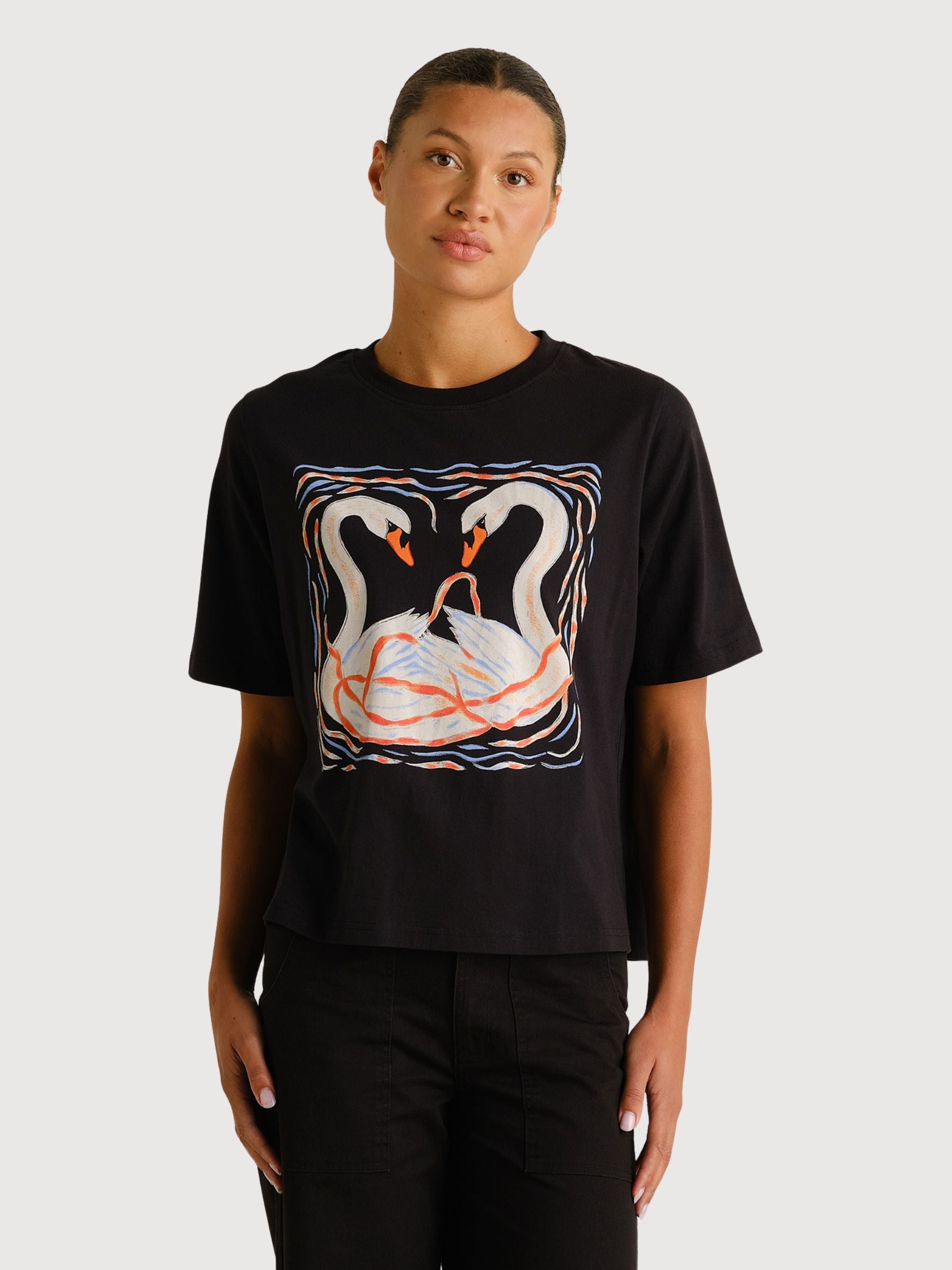 T-shirt Vadstena Painted Swans Black
