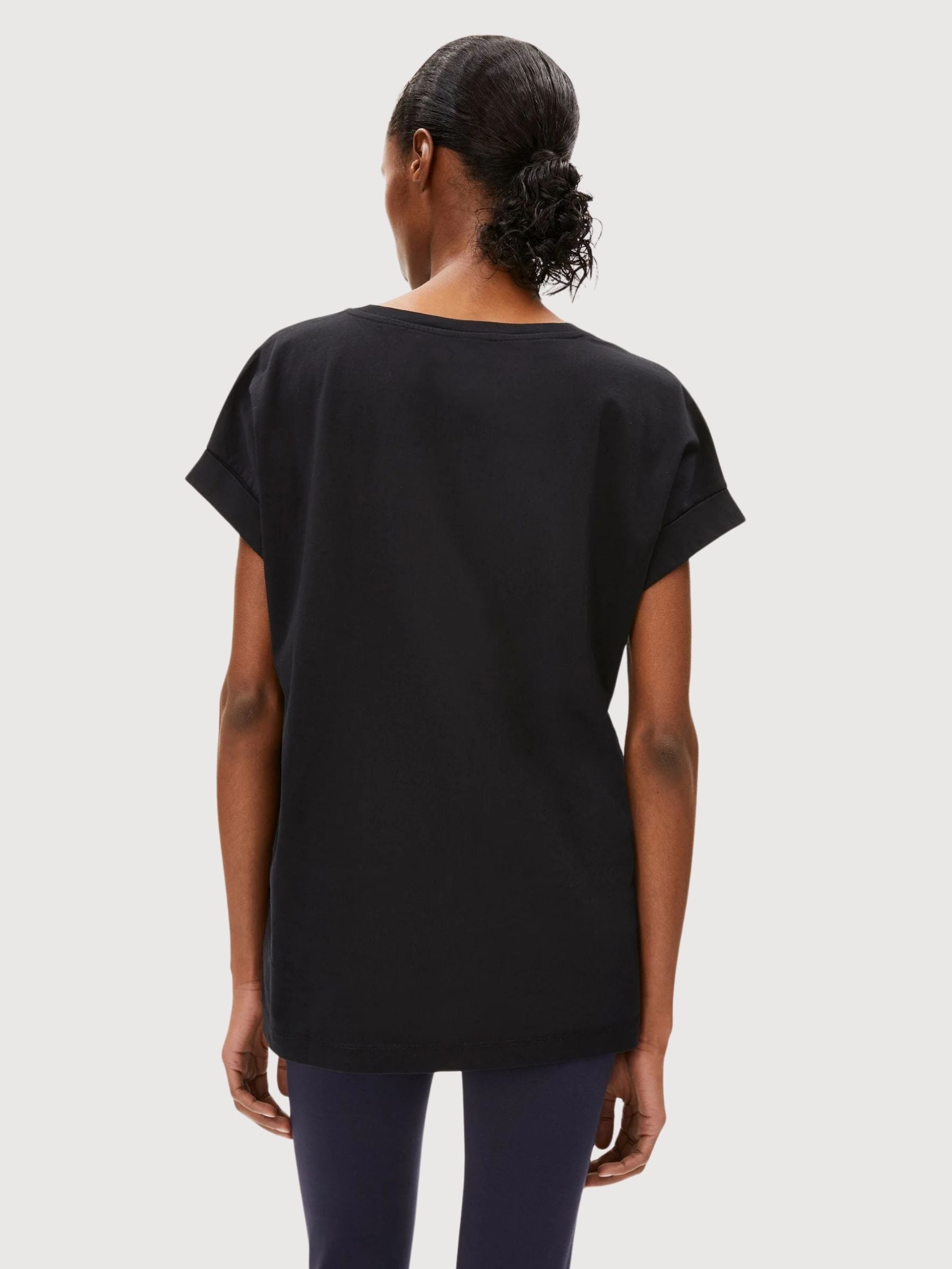 T-Shirt Idaara Black Woman | Armedangels