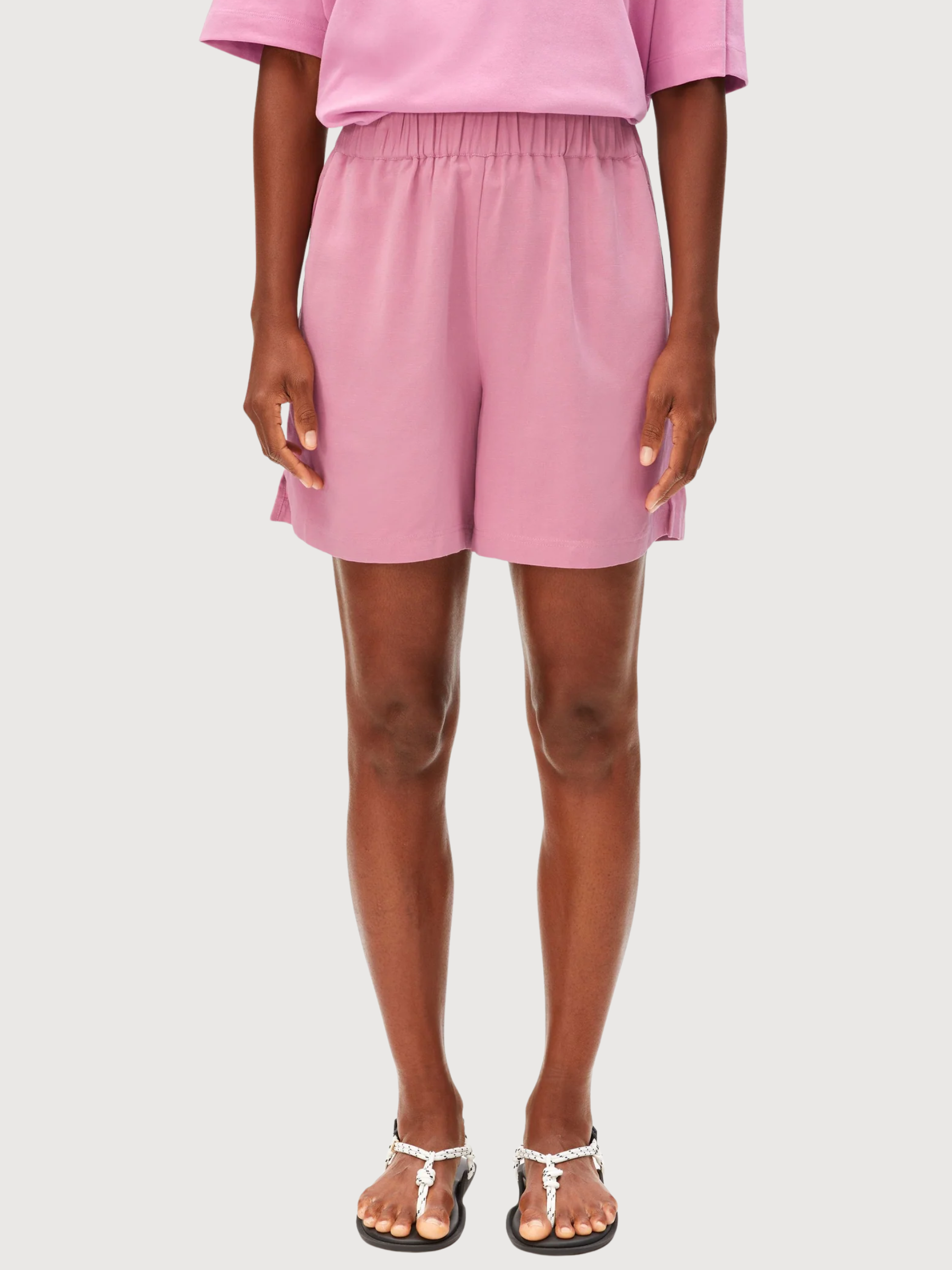 Pantaloncini in lino con elastico Washed Berry | Armedangels