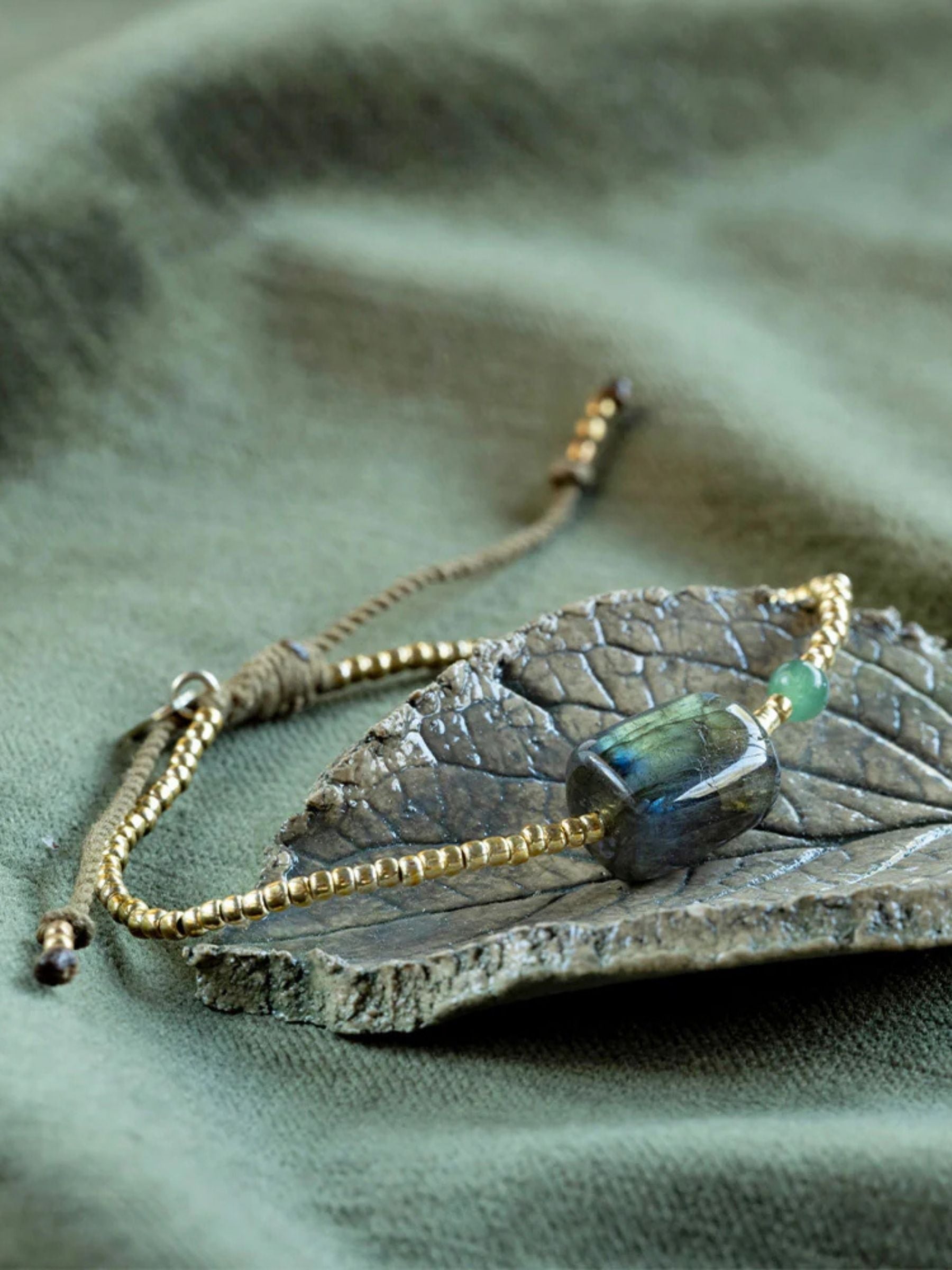 Überraschungs-Armband aus Labradorit und Aventurin von GC |  A Beautiful Story