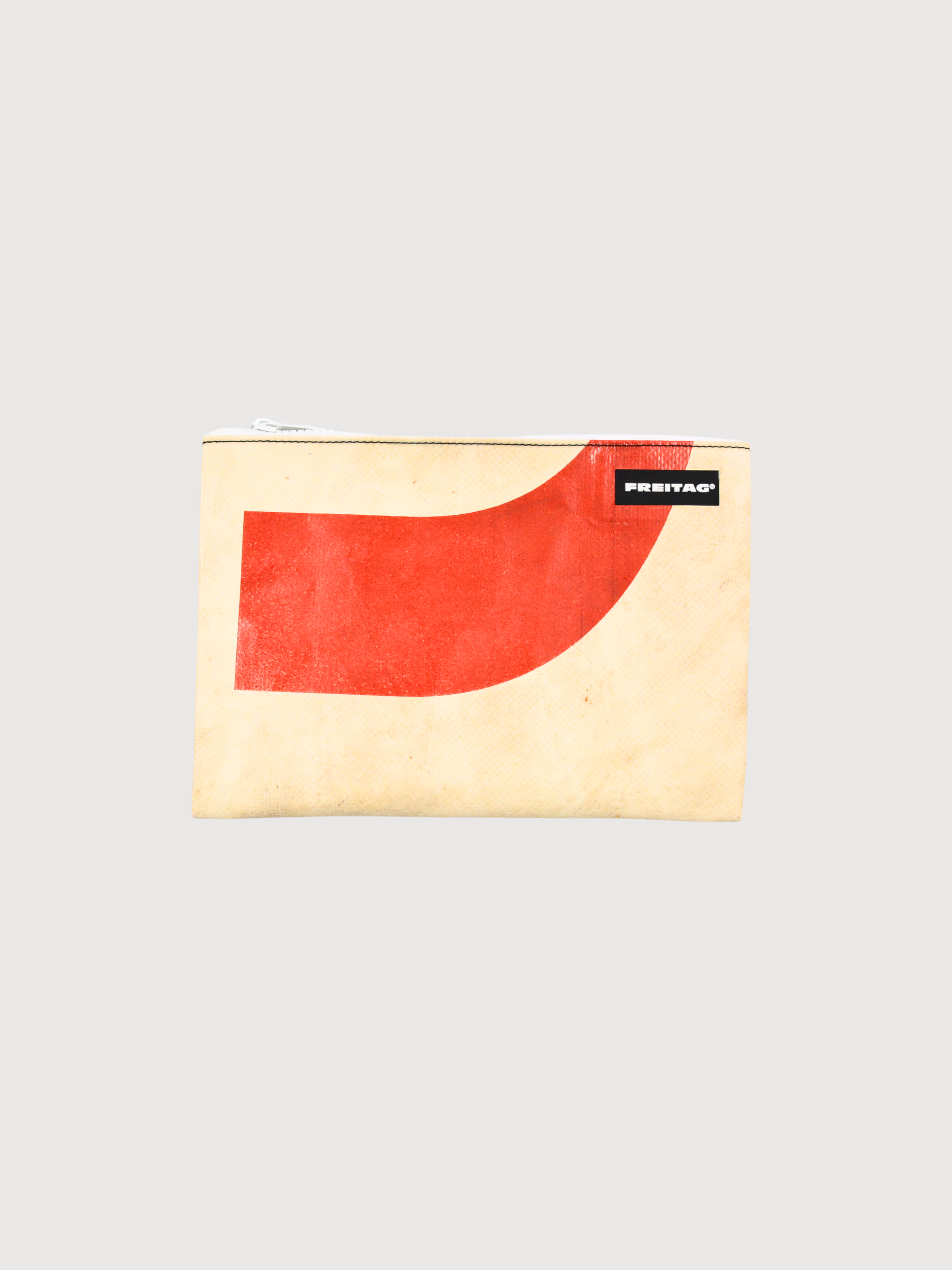 CHUCK White/Red Pouchette | Freitag