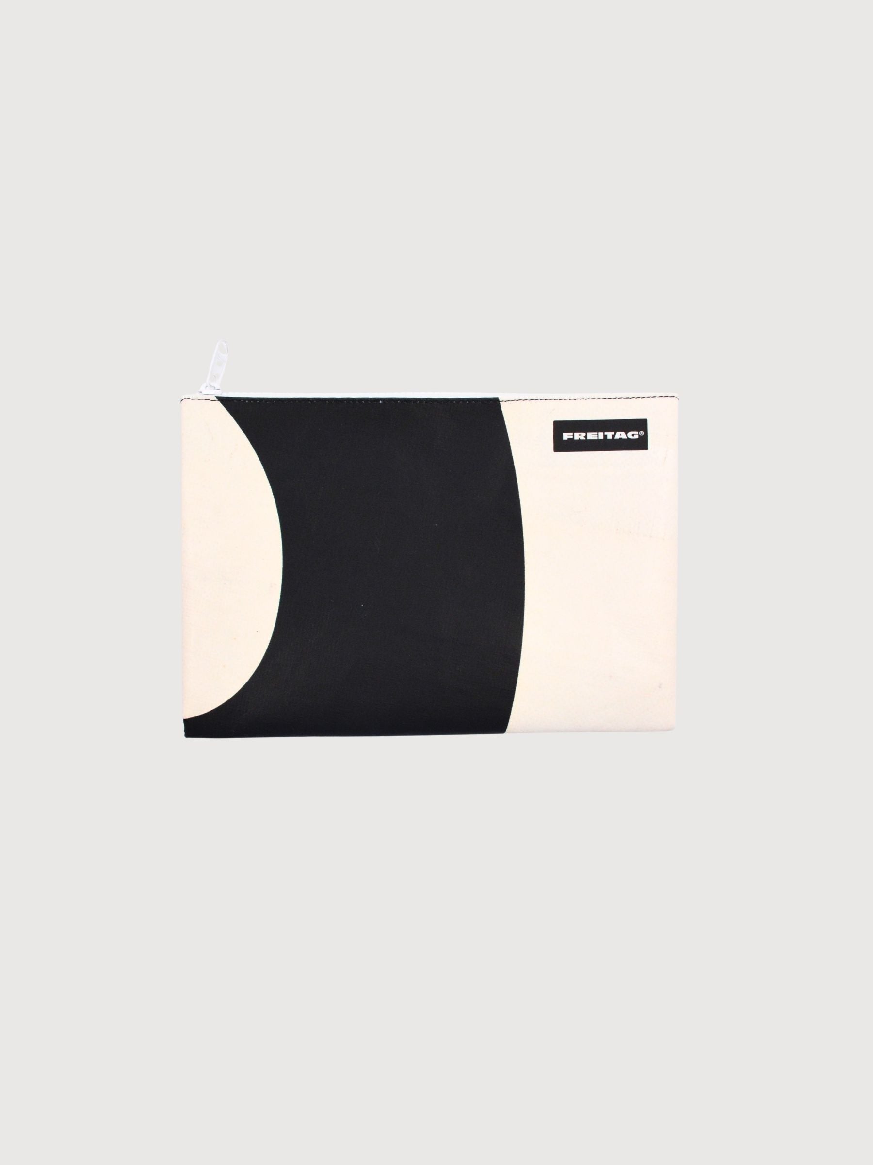 Pouchette Chuck White/Black | Freitag