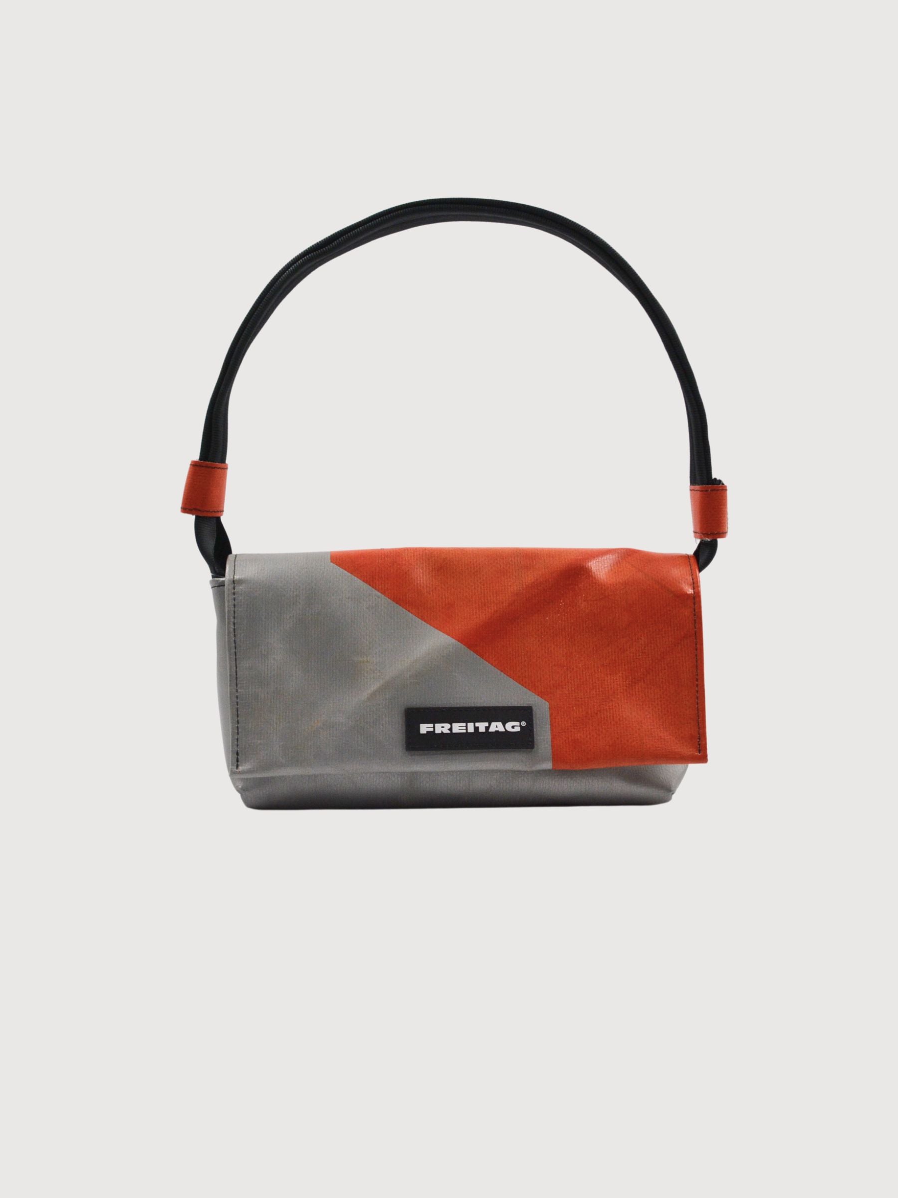 Schultertasche Laura Silber/Orange | Freitag