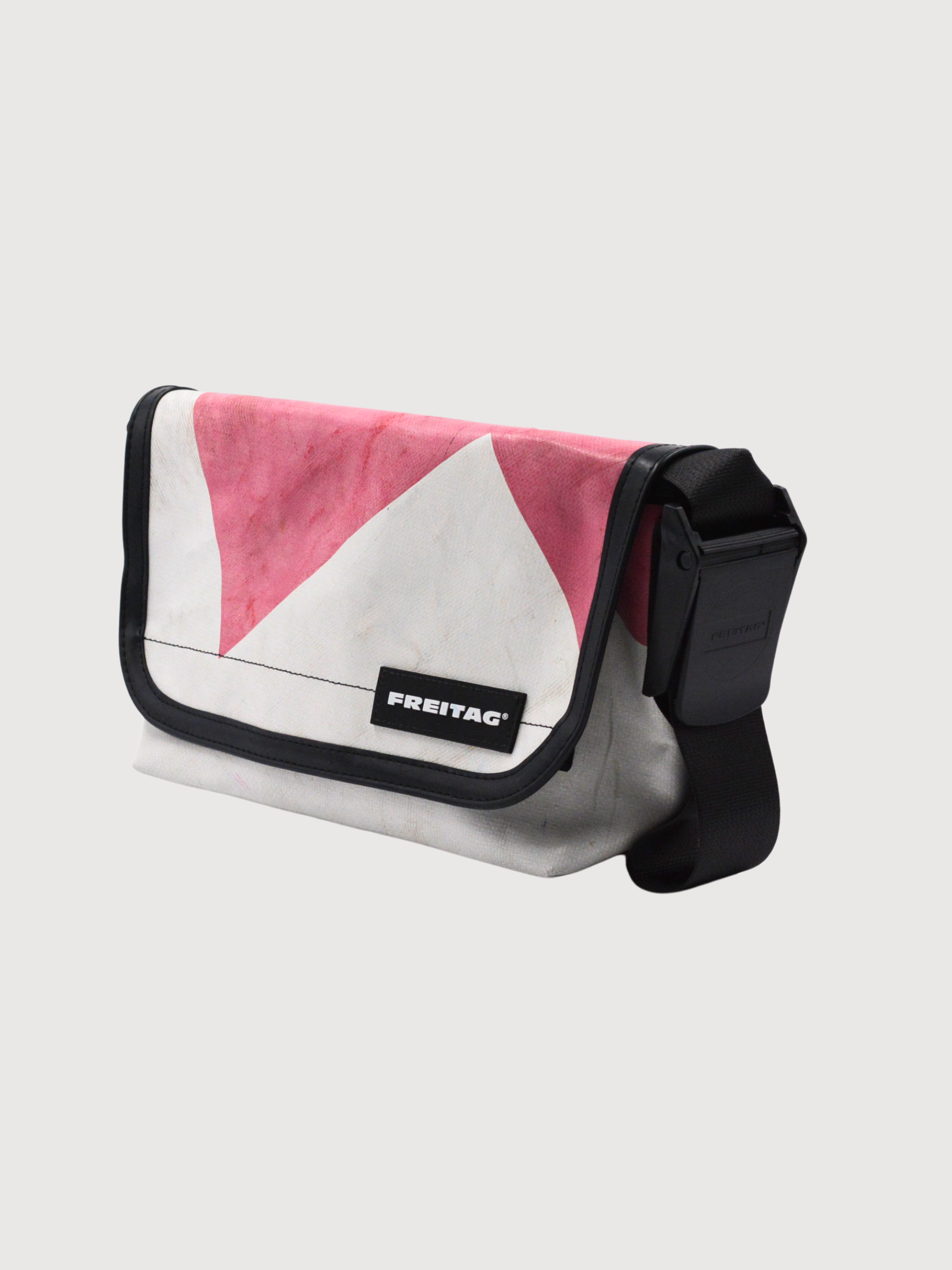 HAWAII FIVE Red/White Bag | FREITAG
