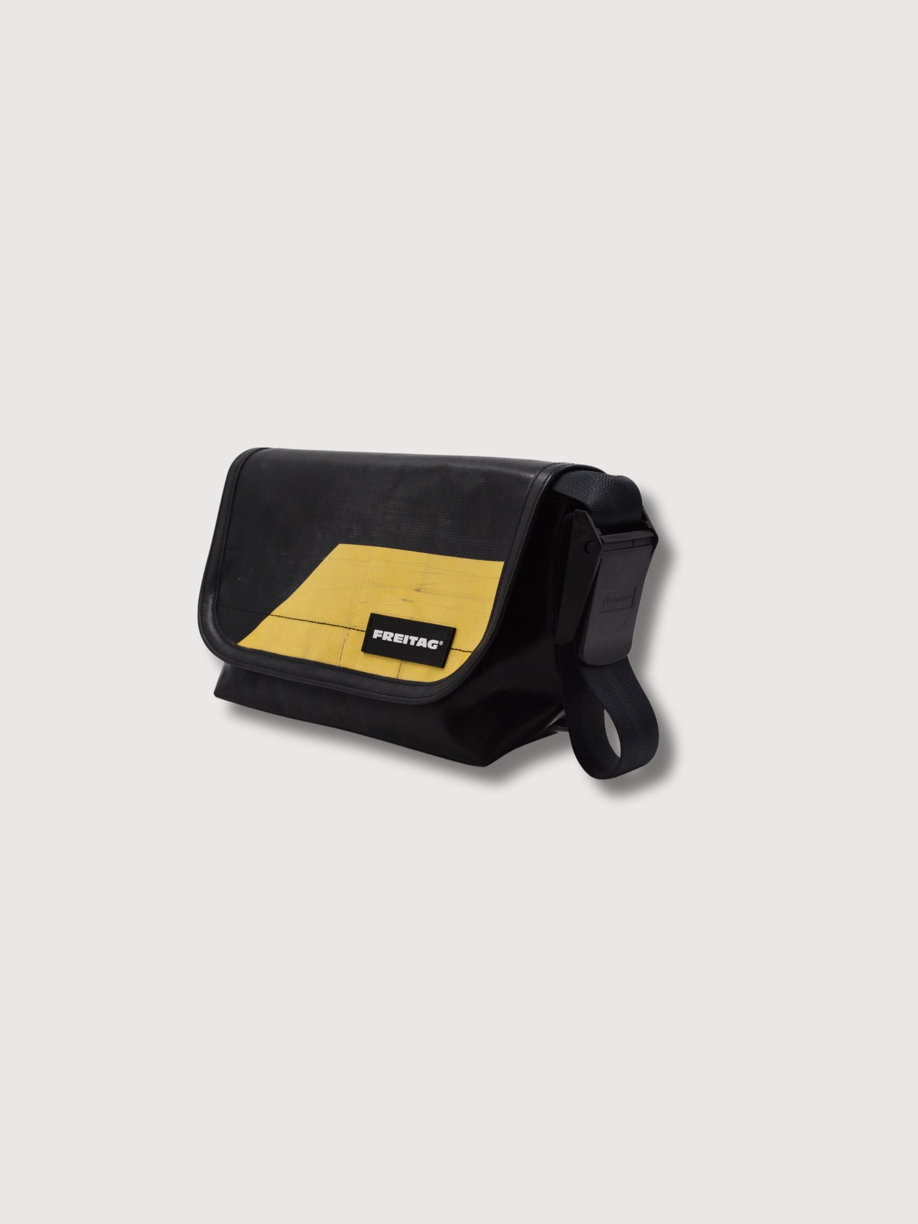 Messanger Bag Hawaii Five-0 Black/Yellow | Freitag