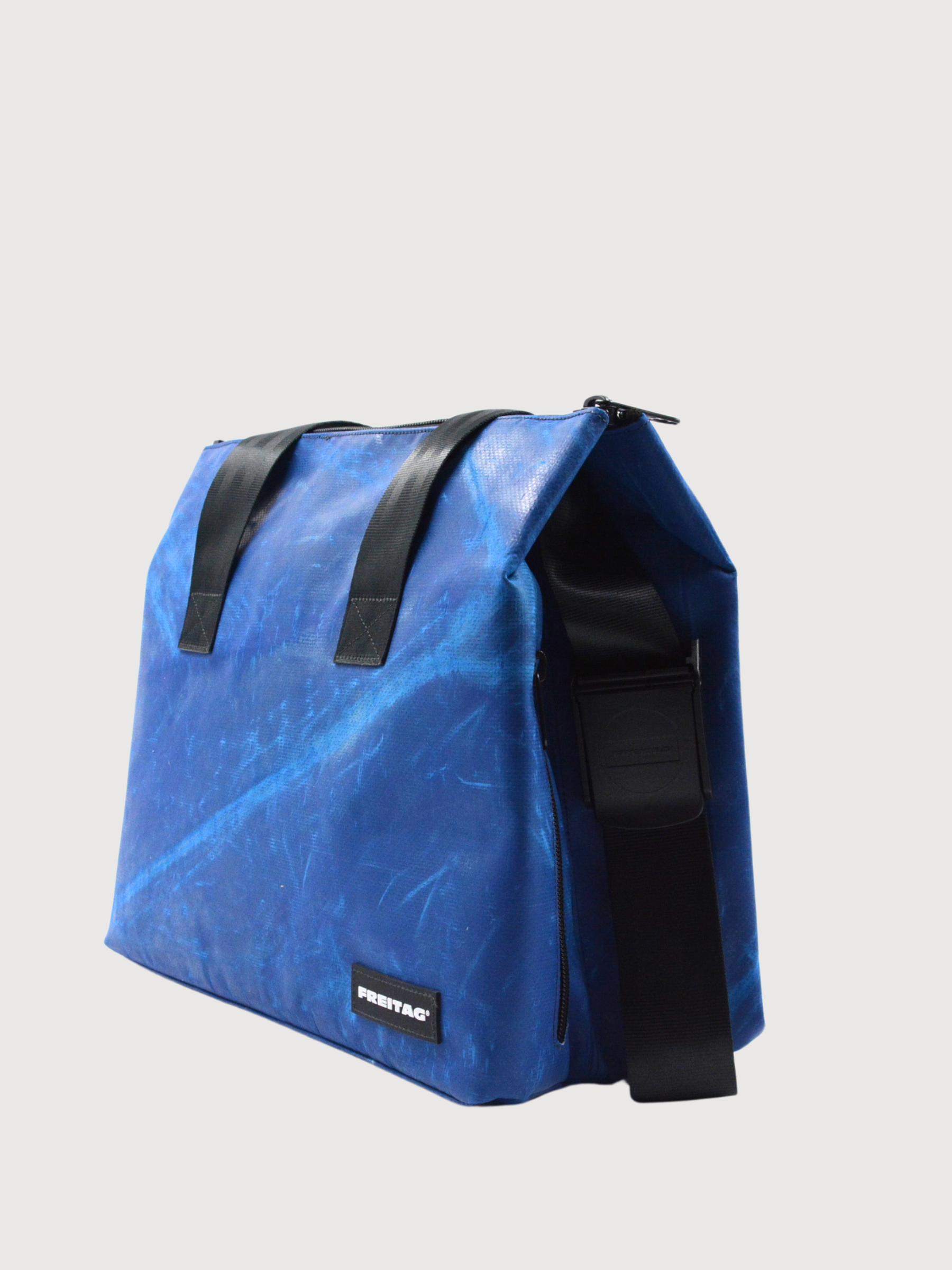 Sports Bag Lois Dark Blue | Freitag