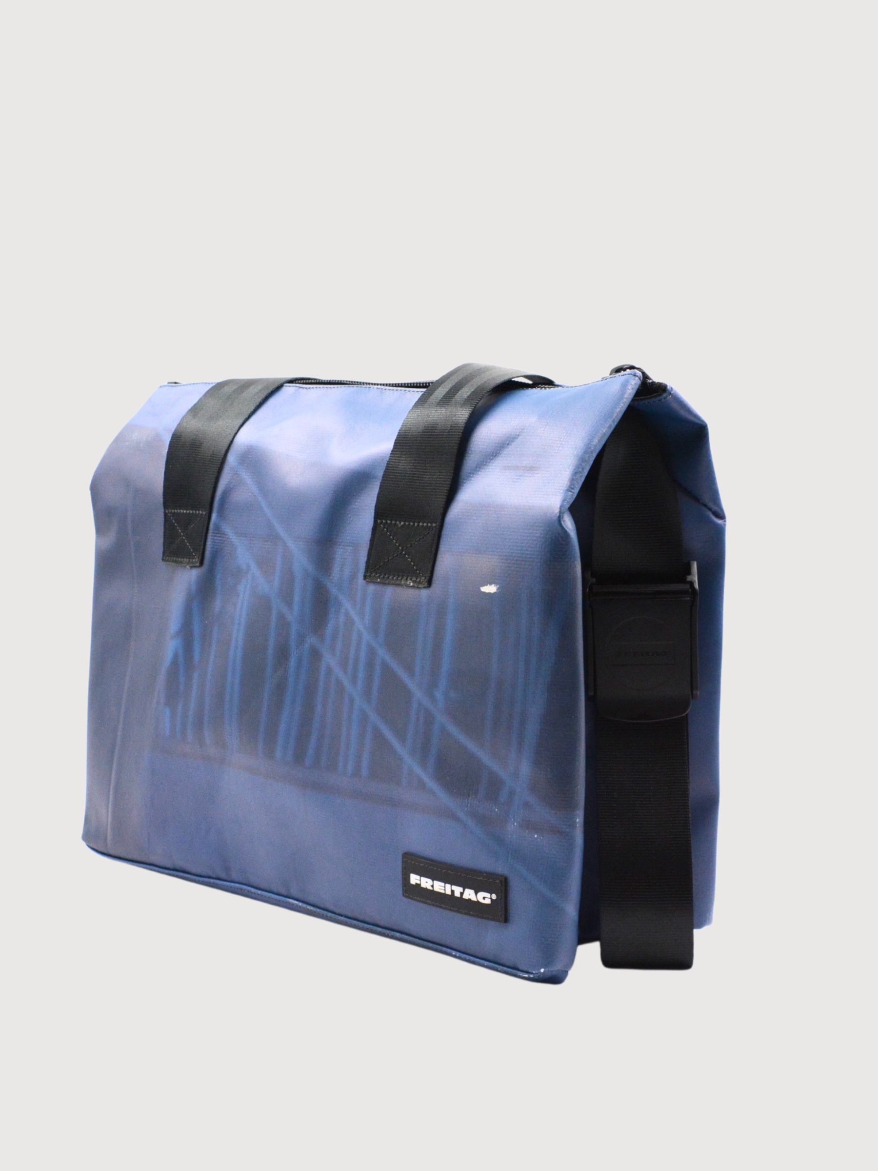 Sports Bag Lois Dark Blue | Freitag