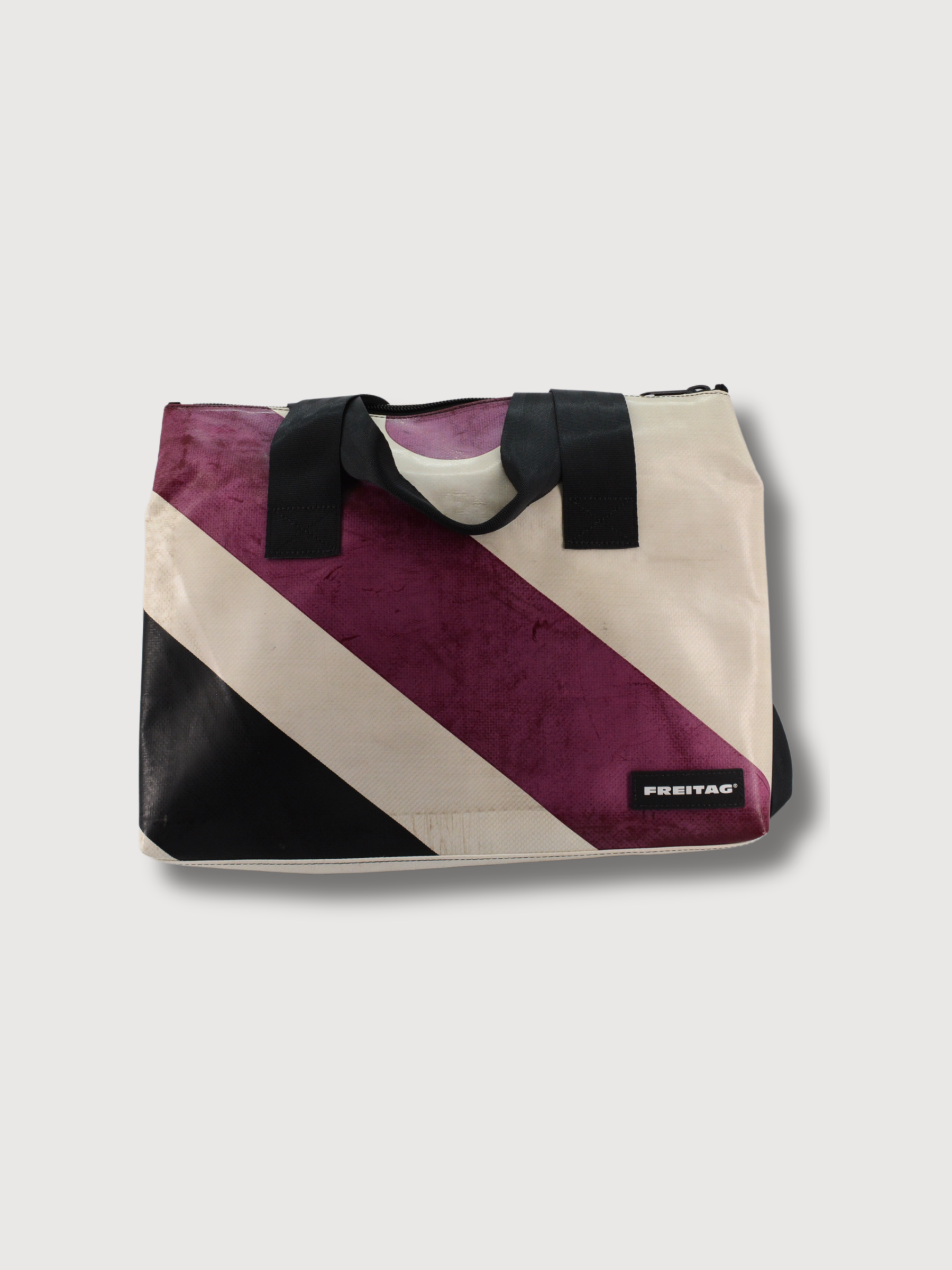 Lois Sporttasche Weiss-Purple-Schwarz | Freitag