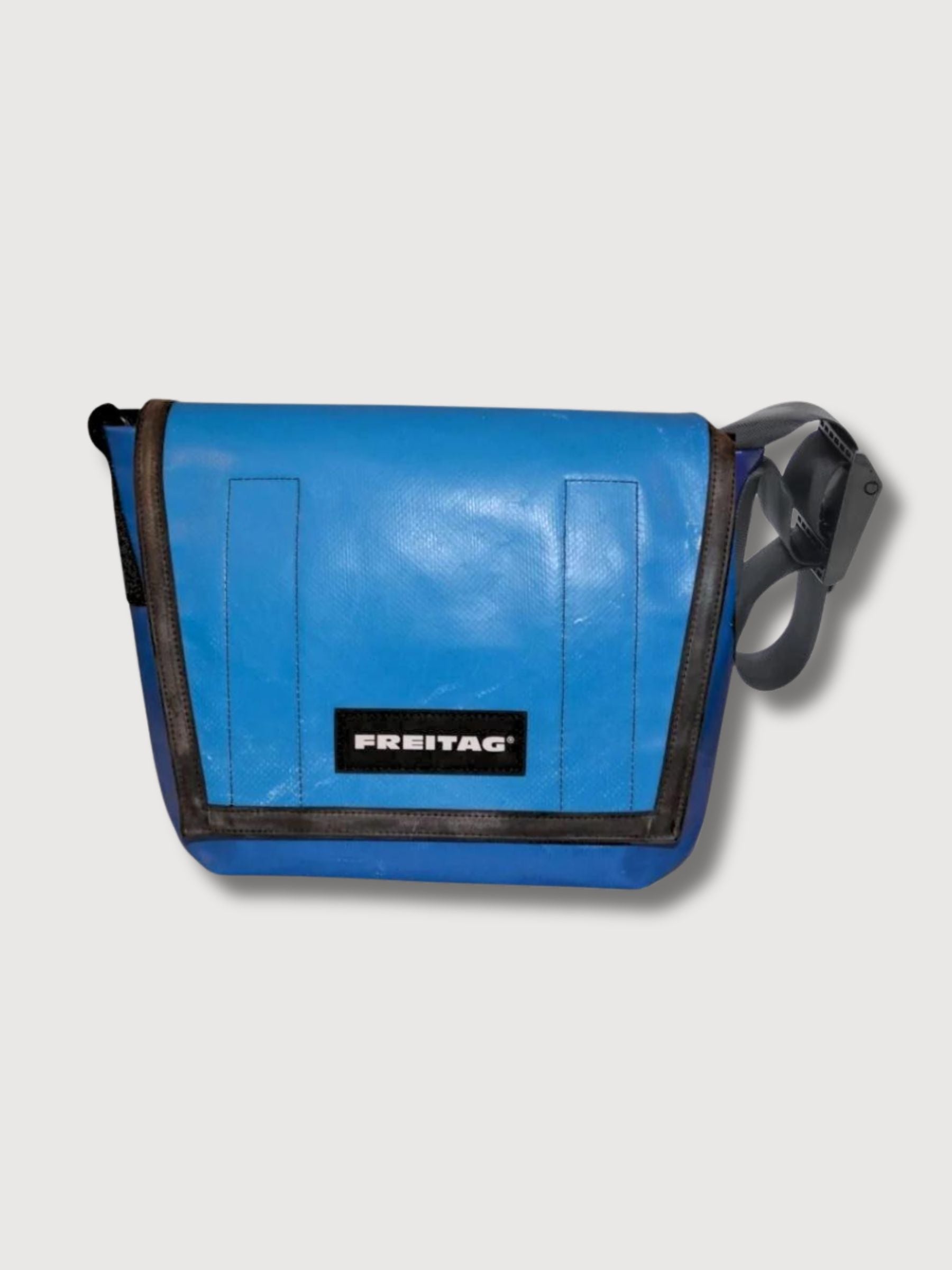 Messenger Bag F11 Lassie Blue Light In Used Truck Tarps | Freitag