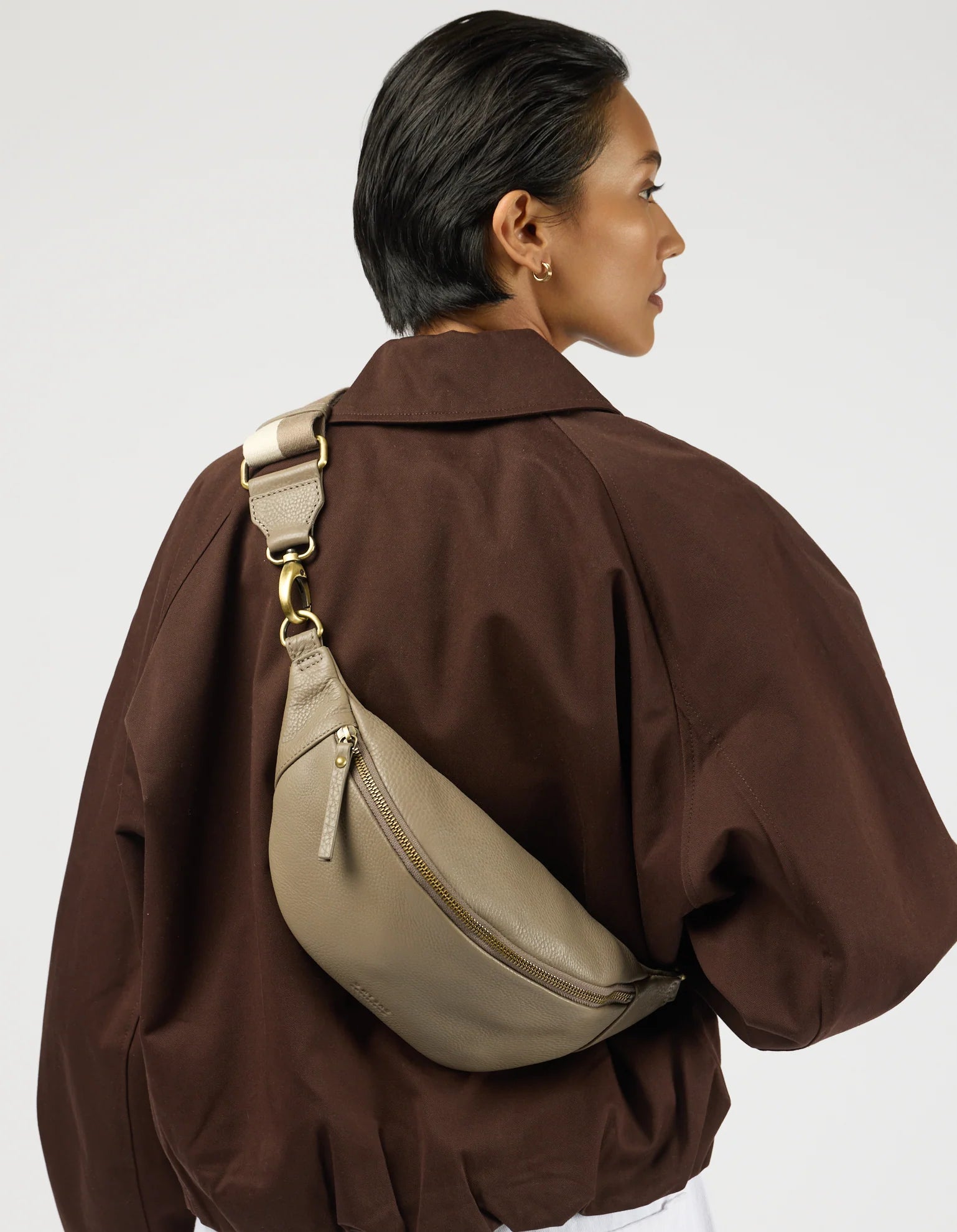 Niko Bum Bag con Tracolla a Nastro in Pelle Morbida Strisciata Clay | O MY BAG